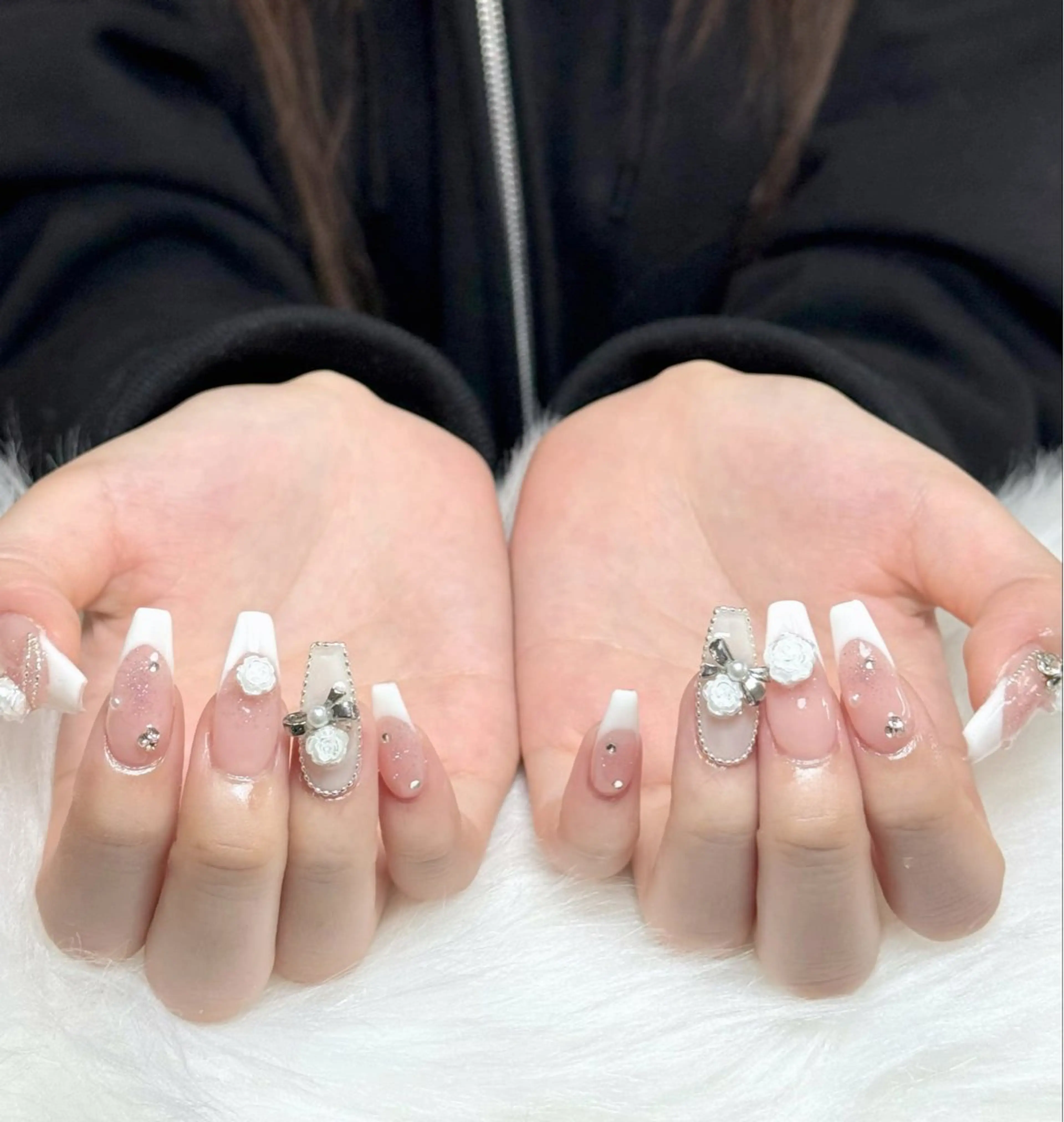 ネイル フレンチネイル ジェルネイル キラキラネイル 韓国ネイル マグネットネイル Julli NailStudioのネイルデザイン