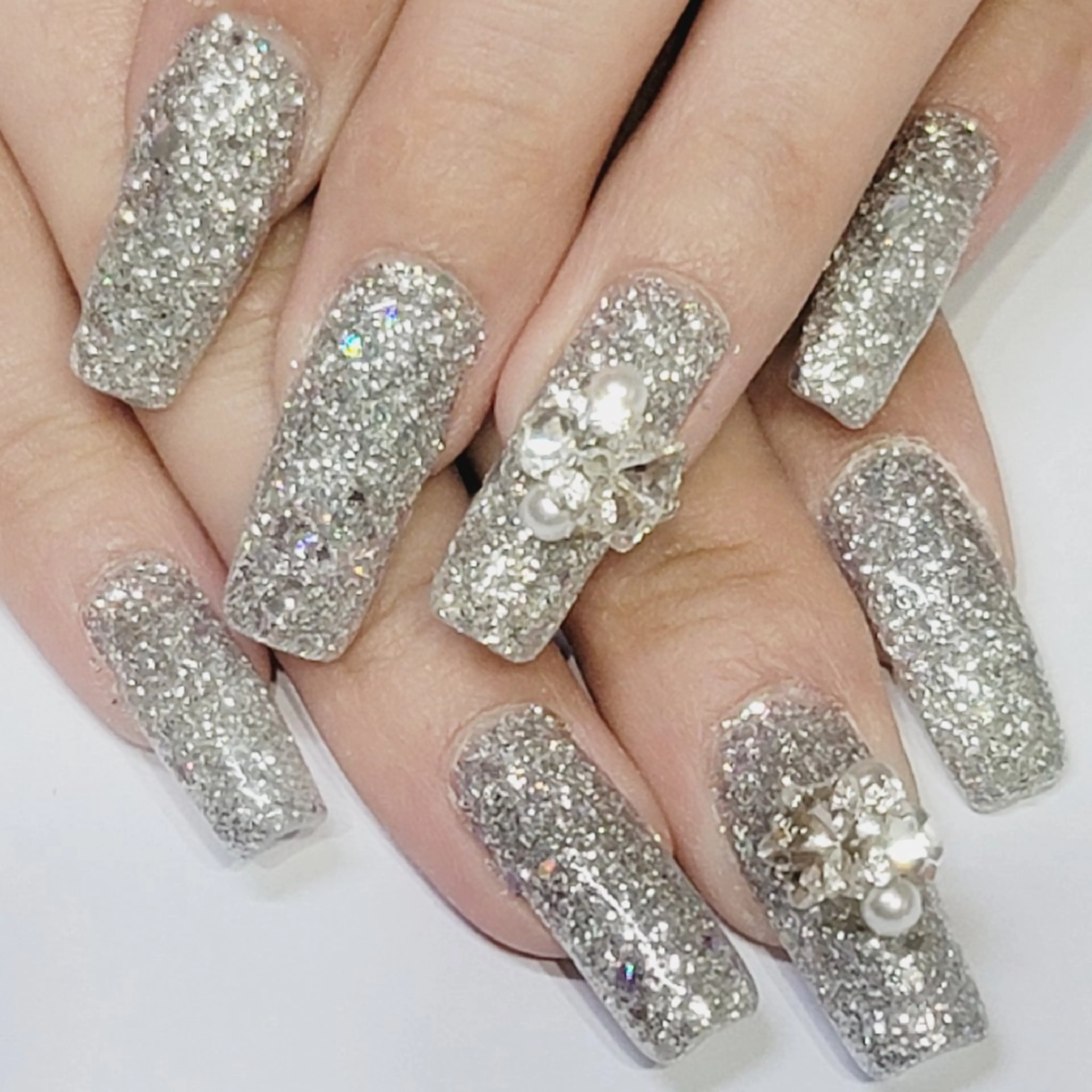 ネイル ホログラムネイル ラメ(グリッター) ワンカラーネイル シルバー ハンドネイル よしだ ひろきのネイルデザイン