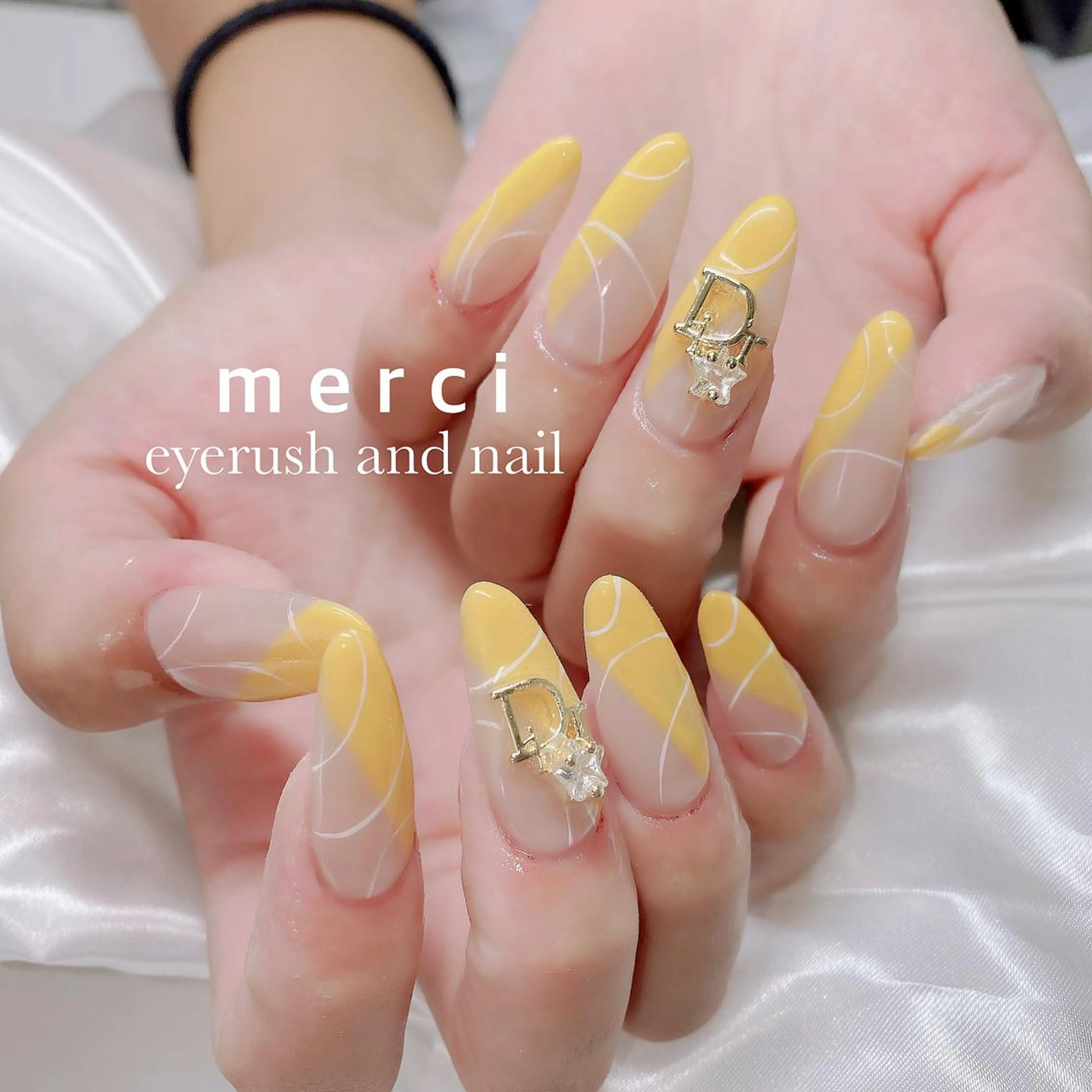 ネイル フラッシュネイル フットネイル フレンチネイル ハート キラキラネイル merci nail所属・merci nailのネイルデザイン