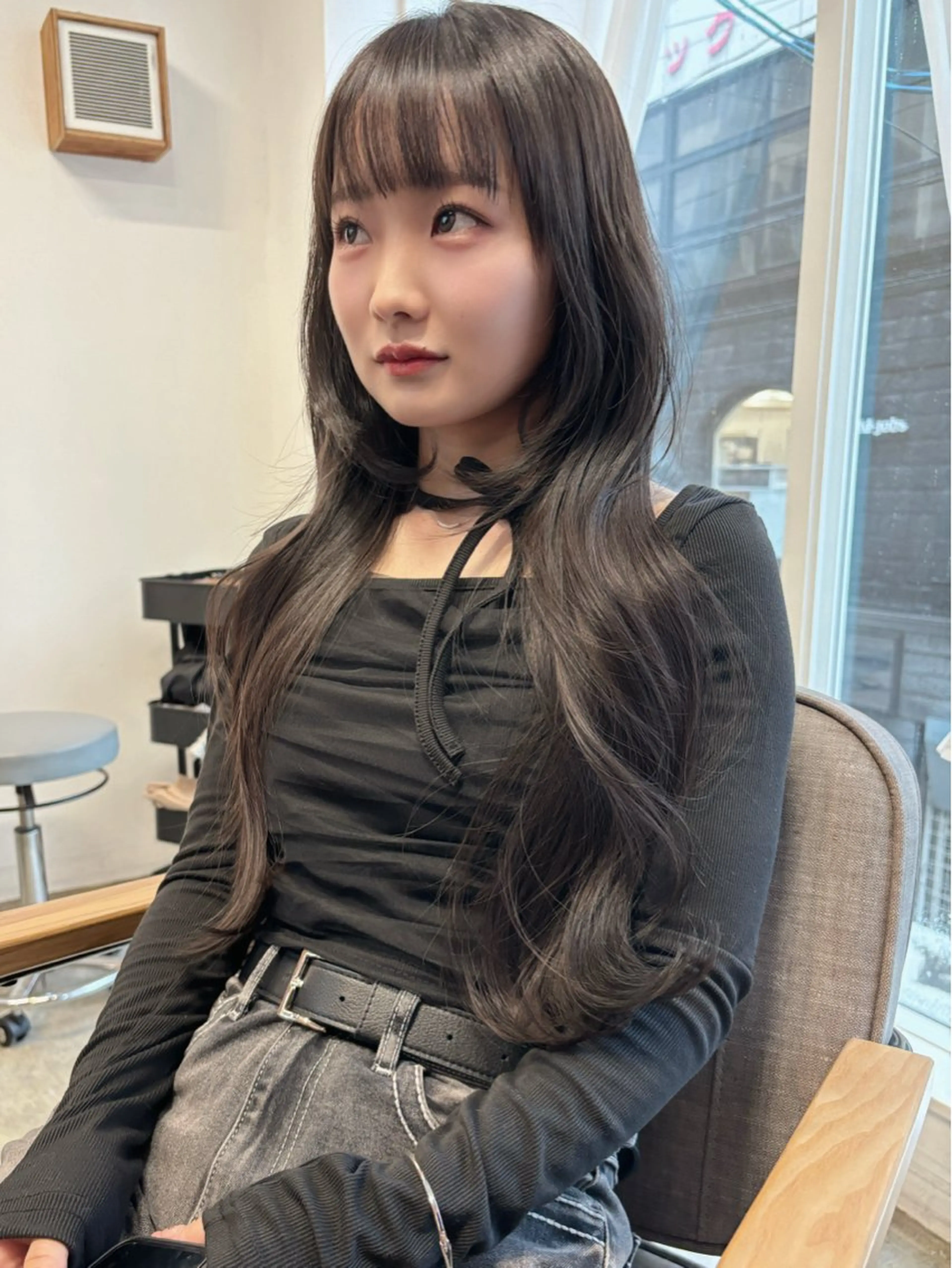 ロング カラー 黒髪 グレーブラック 韓国風ヘア レイヤーカット カット ヘアカラー トリートメント 【韓国レイヤー特化 ハッシュカット】のヘアスタイル