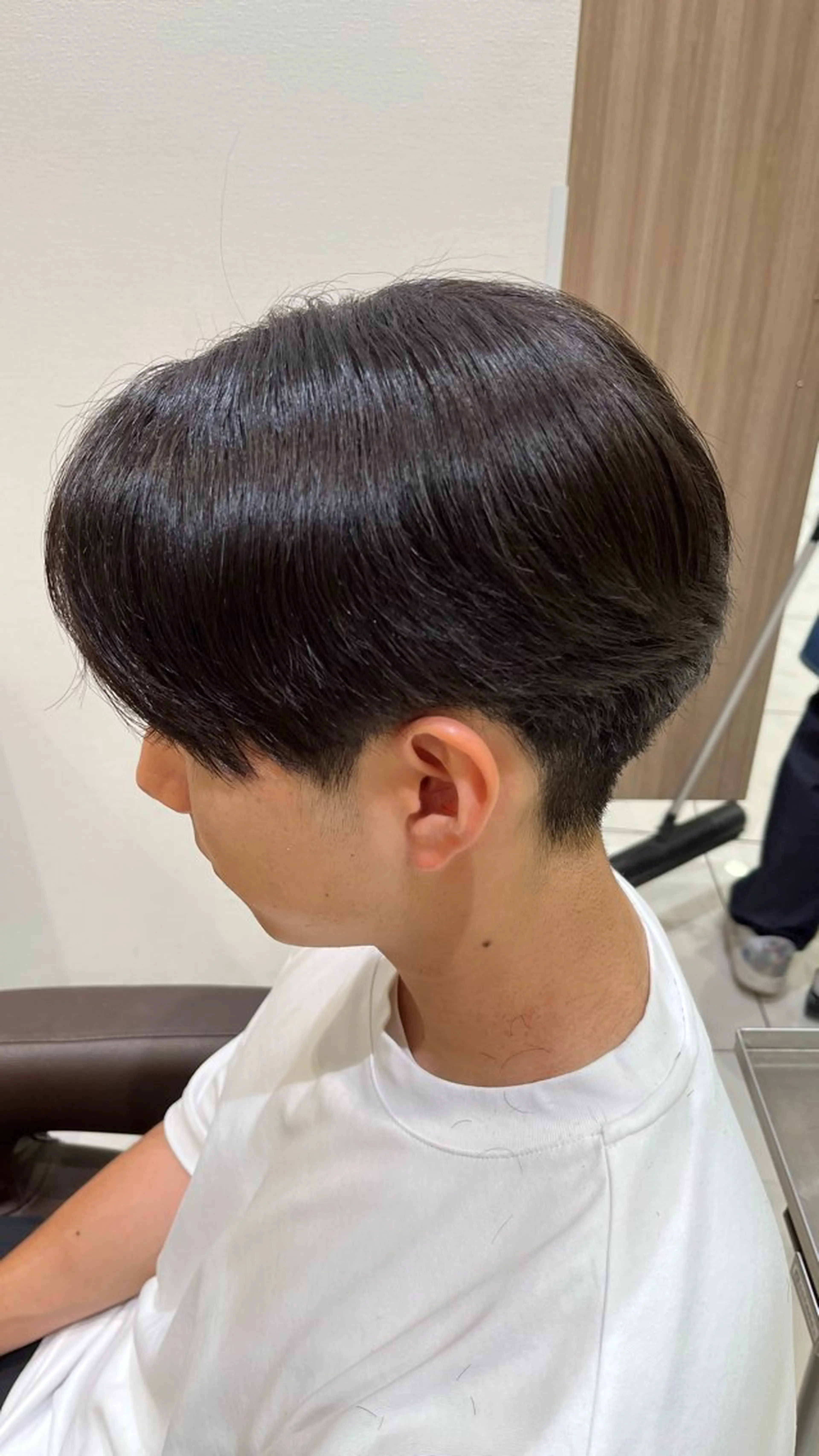 ショート パーマ メンズ メンズブリーチ センターパート フェードカット マッシュ メンズパーマ 【メンズパーマ✨️ フェザーパーマ】岩城のヘアスタイル