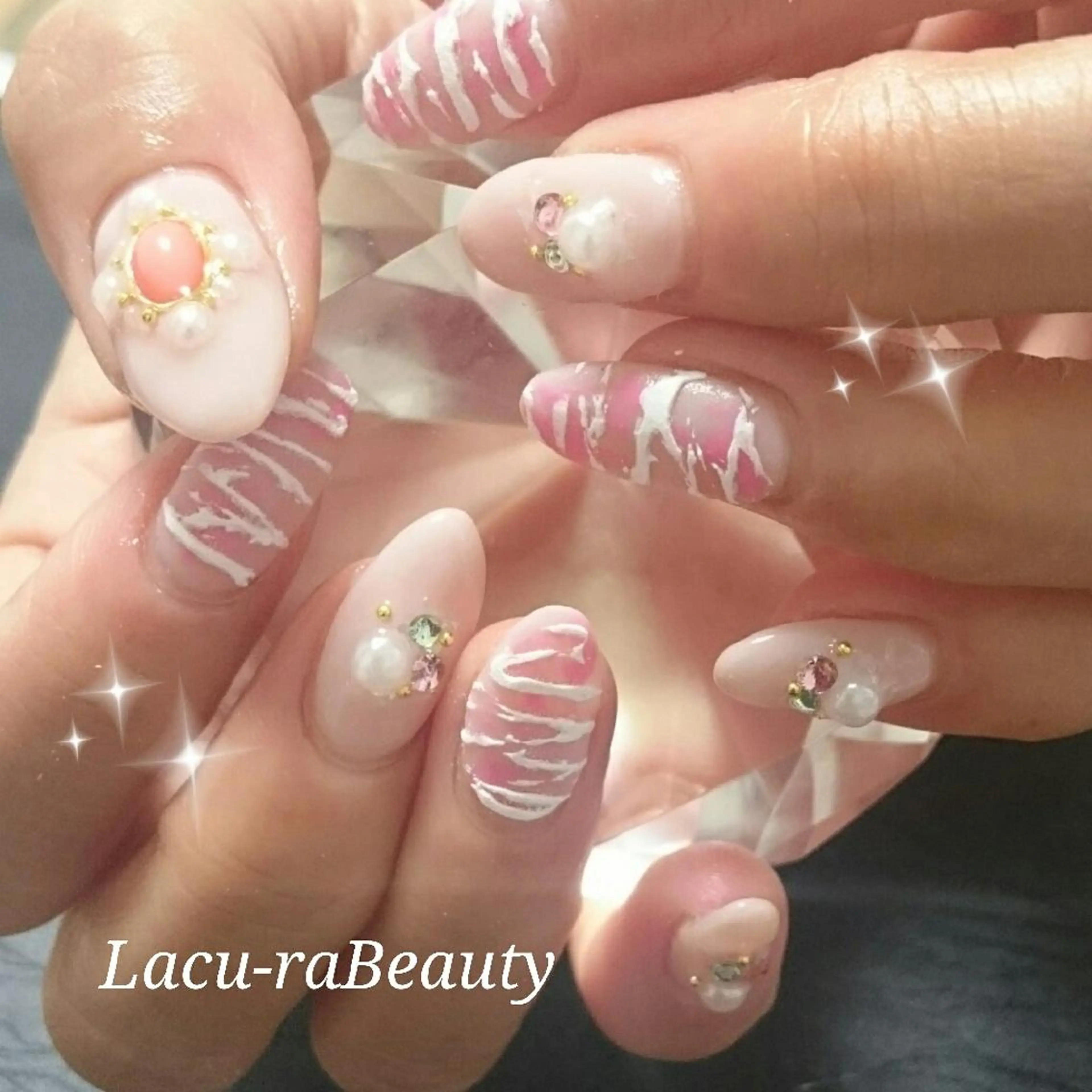 ネイル 小顔と腸の専門店 ラクーラビューティのエステ・リラクイメージ