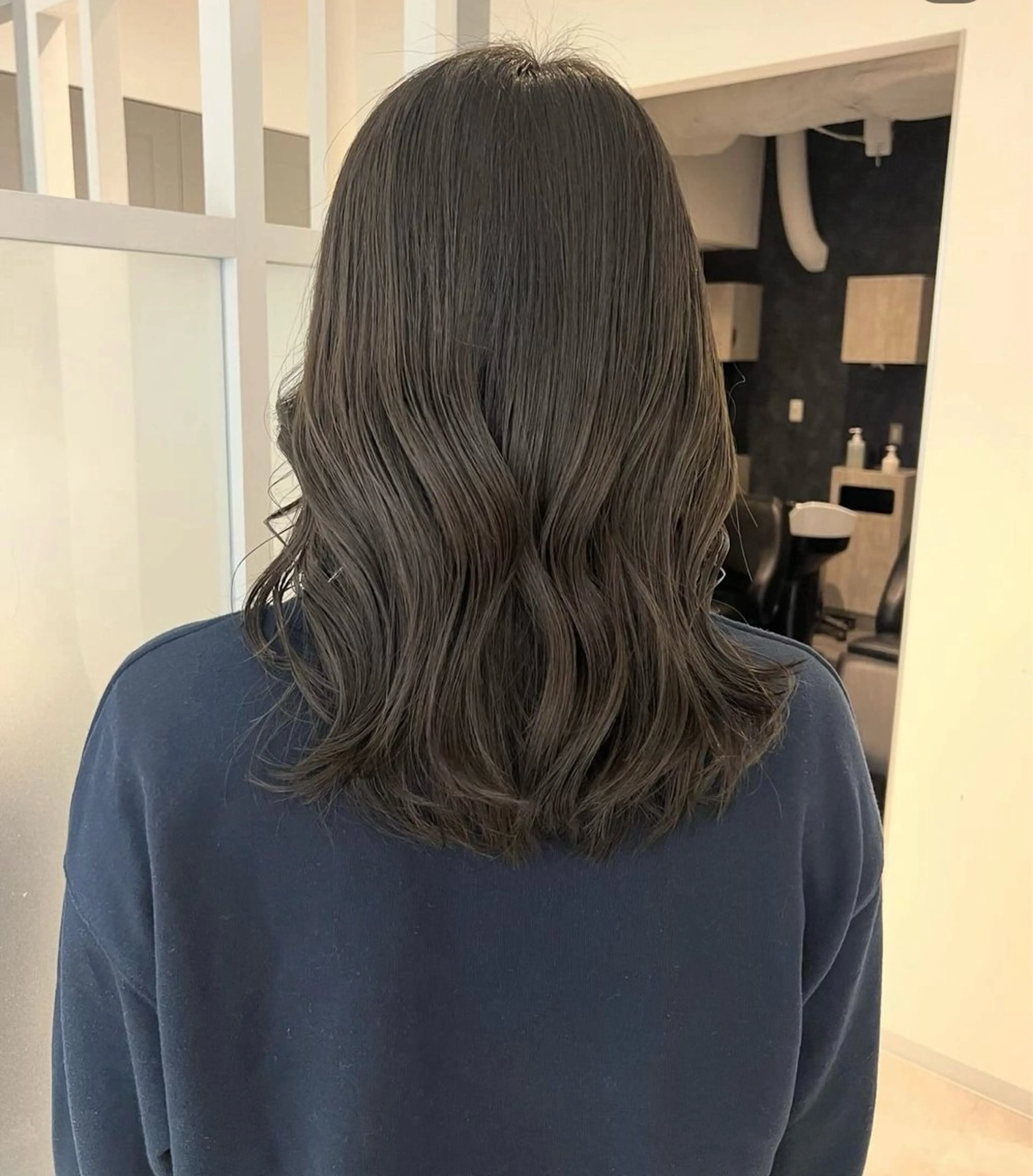 ミディアム カラー ヘアアレンジ オリーブグレー オレンジ 暗髪カラー🫐パーマ おくだりんかのヘアスタイル