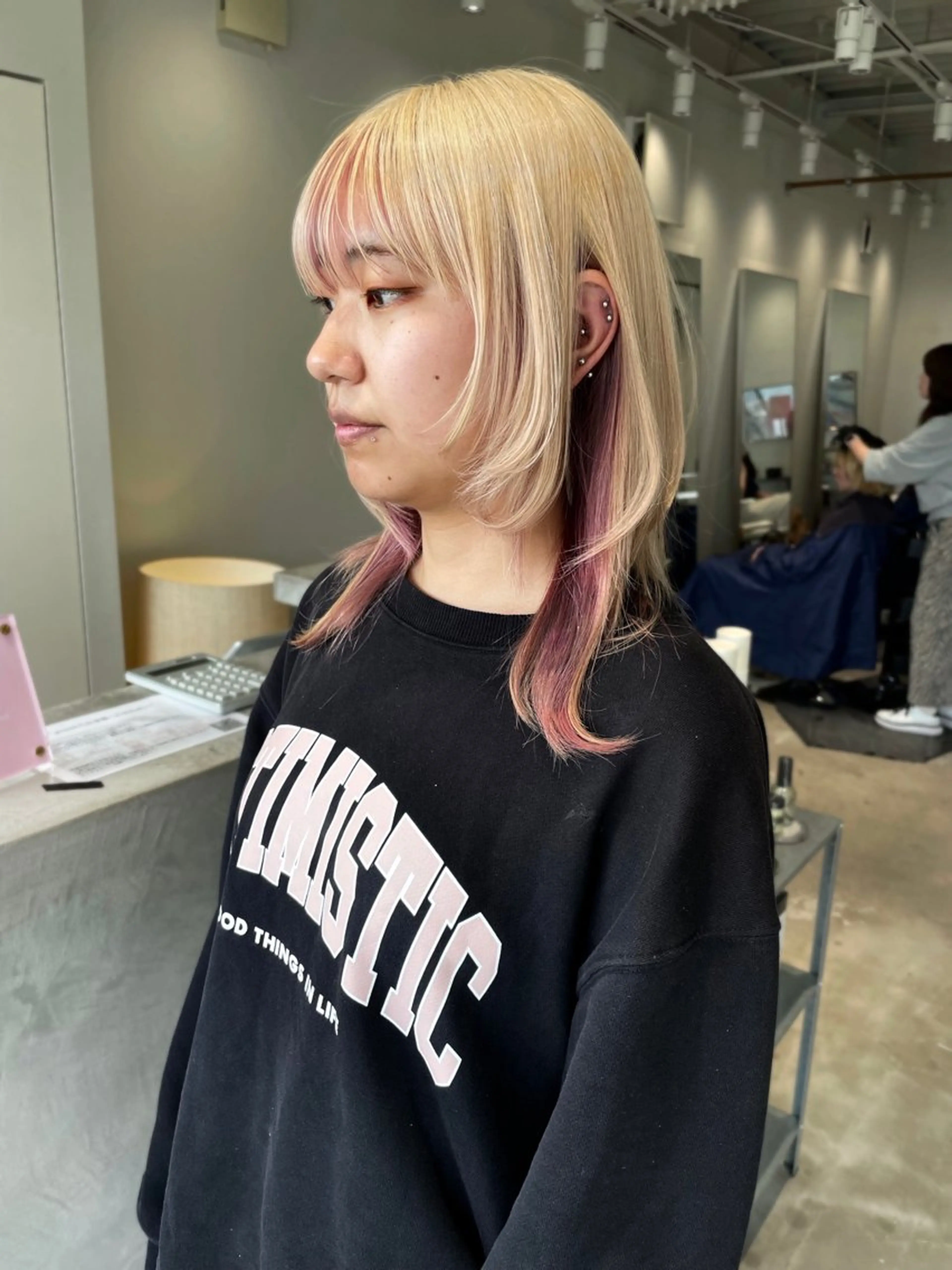 ロング カラー ヘアカラー 林 千聖のヘアスタイル