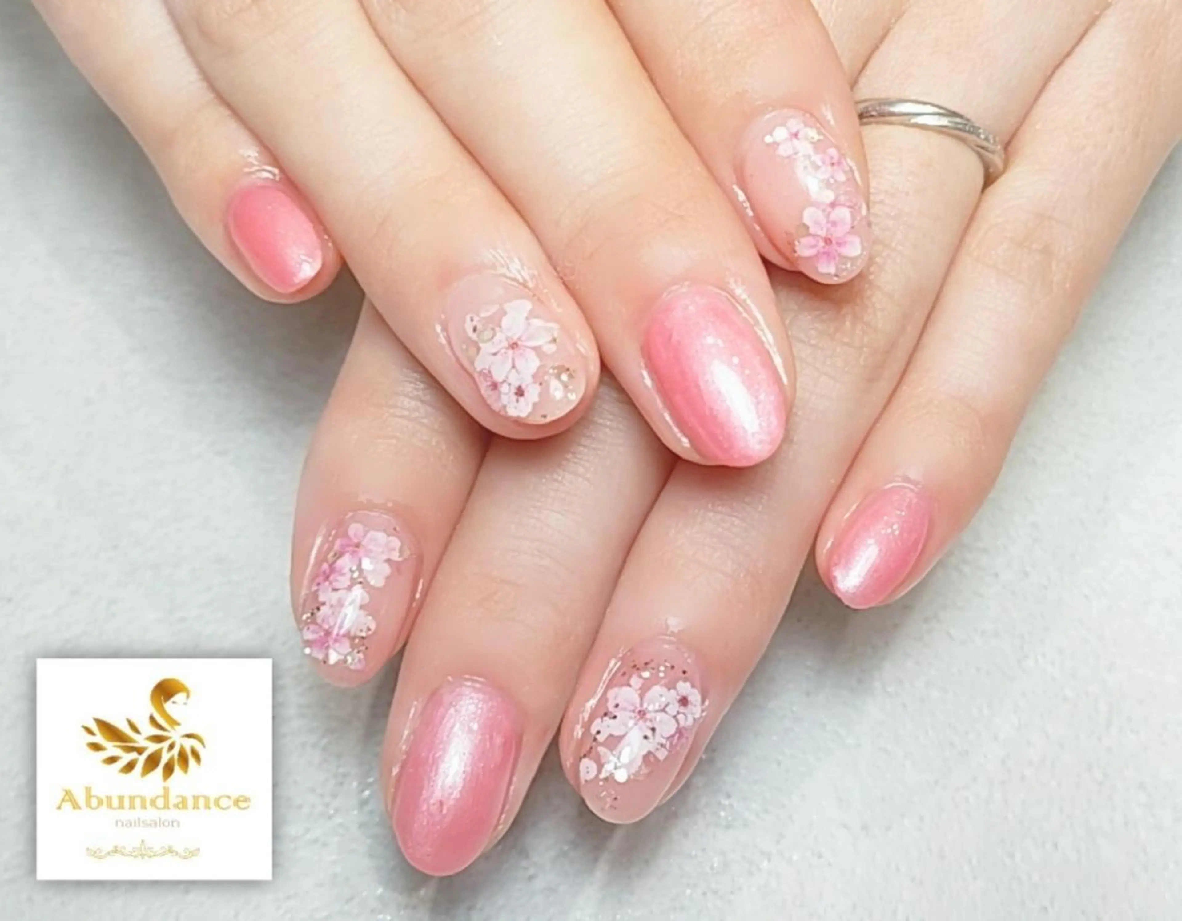 オフィスネイルに華やかさを✨️シンプルデザイン2の写真