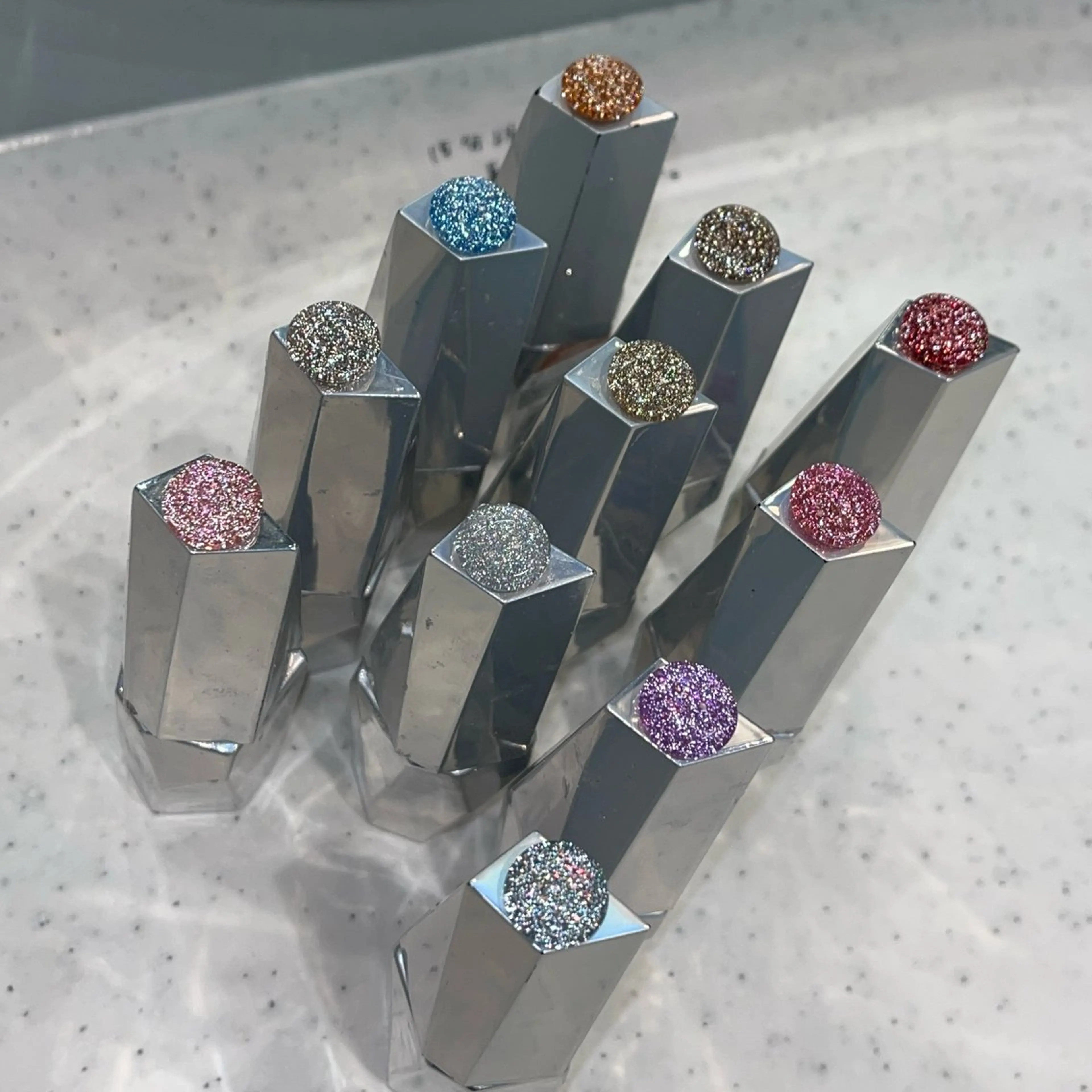 ネイル フラッシュネイル キラキラネイル ロングネイル ワンカラーネイル リボン ハンドネイル eight nail 春菜のネイルデザイン