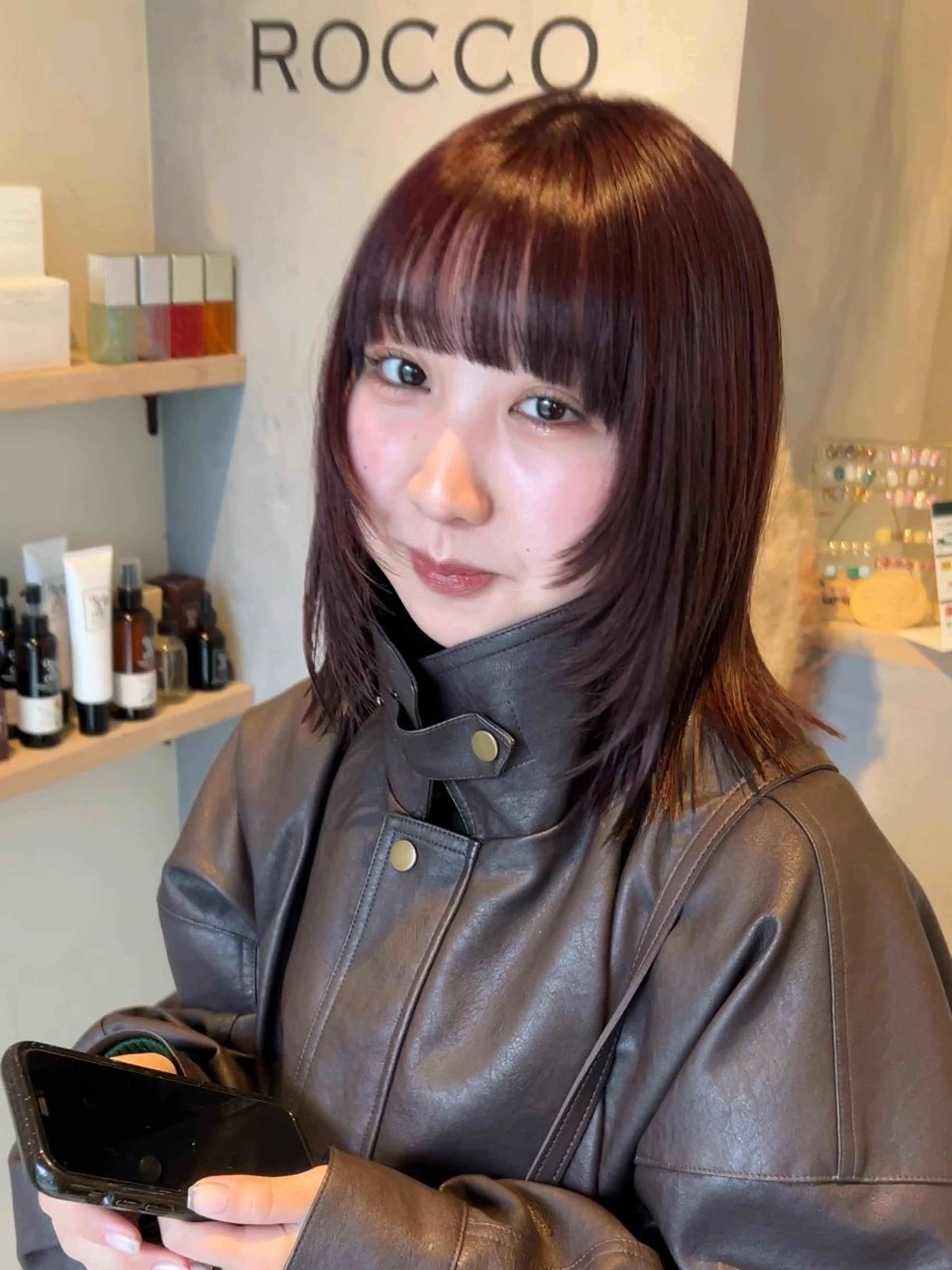 ショート カラー 顔周りカット レイヤーカット kanami - ROCCO -のヘアスタイル