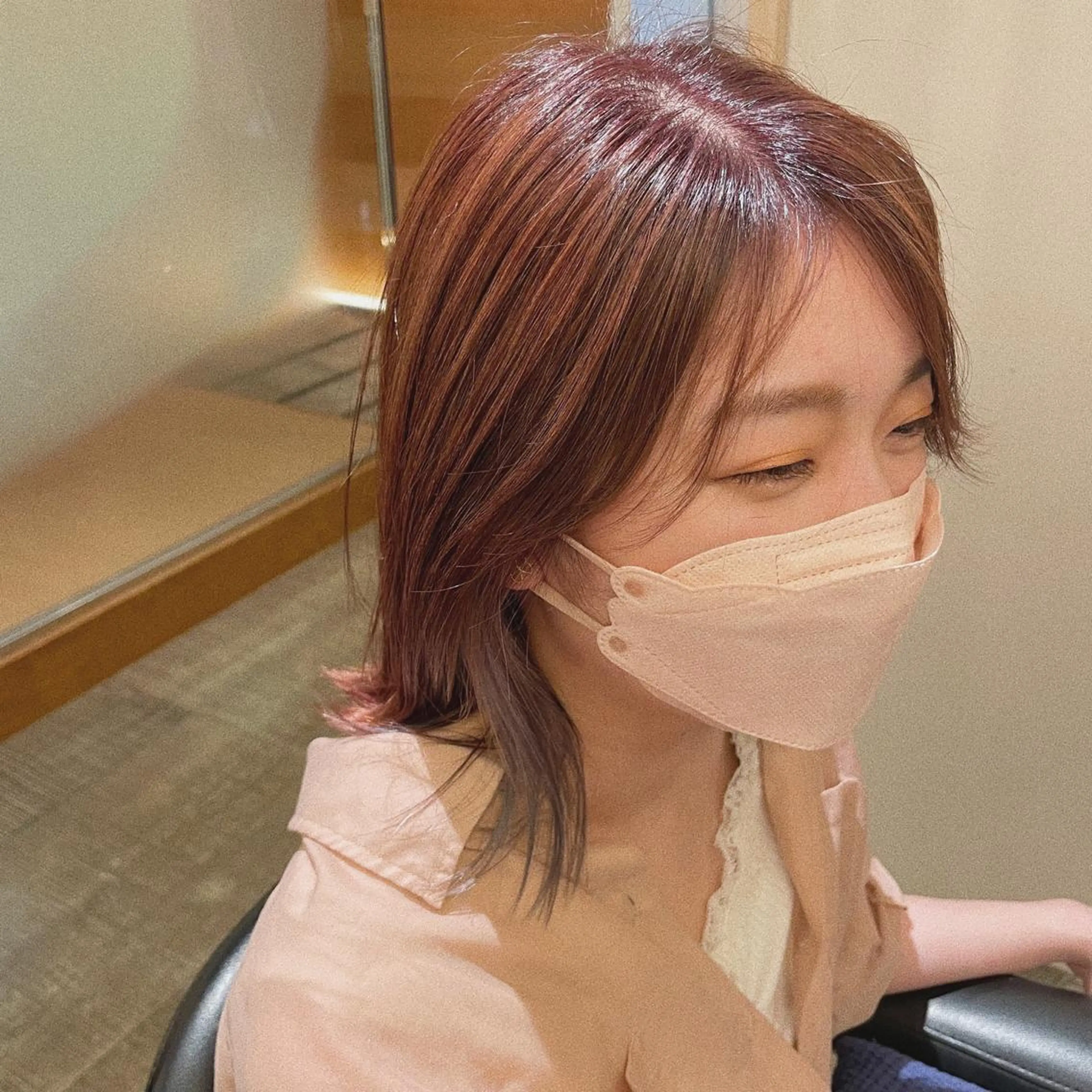 ミディアム カラー ブラウンカラー ピンクカラー ピンクブラウン 落合 美穂のヘアスタイル