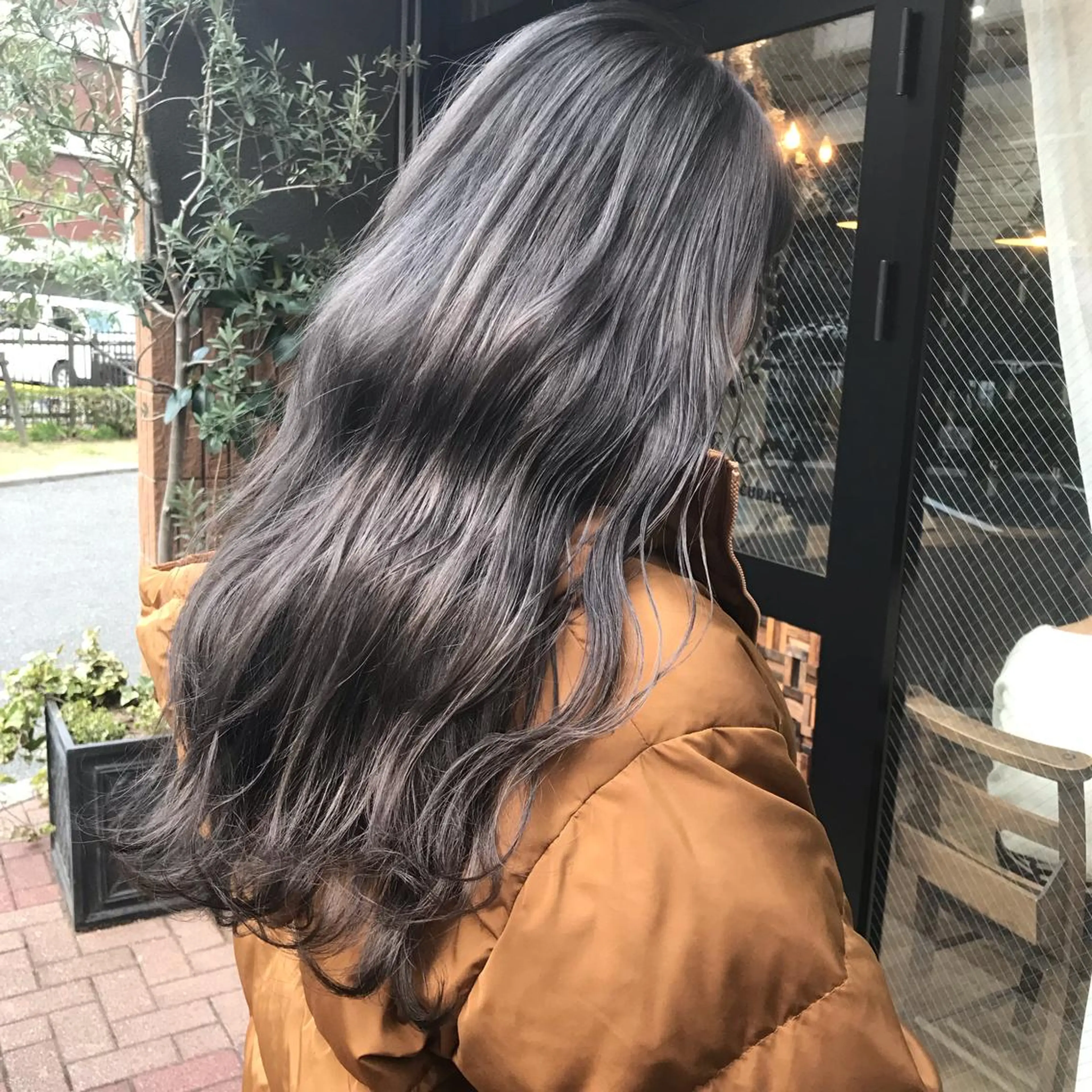 ロング カラー アッシュ ブロンド シルバー シルバーアッシュ ホワイトブロンド ヘアカラー トリートメント レイヤー/顔周り /AKARIのヘアスタイル