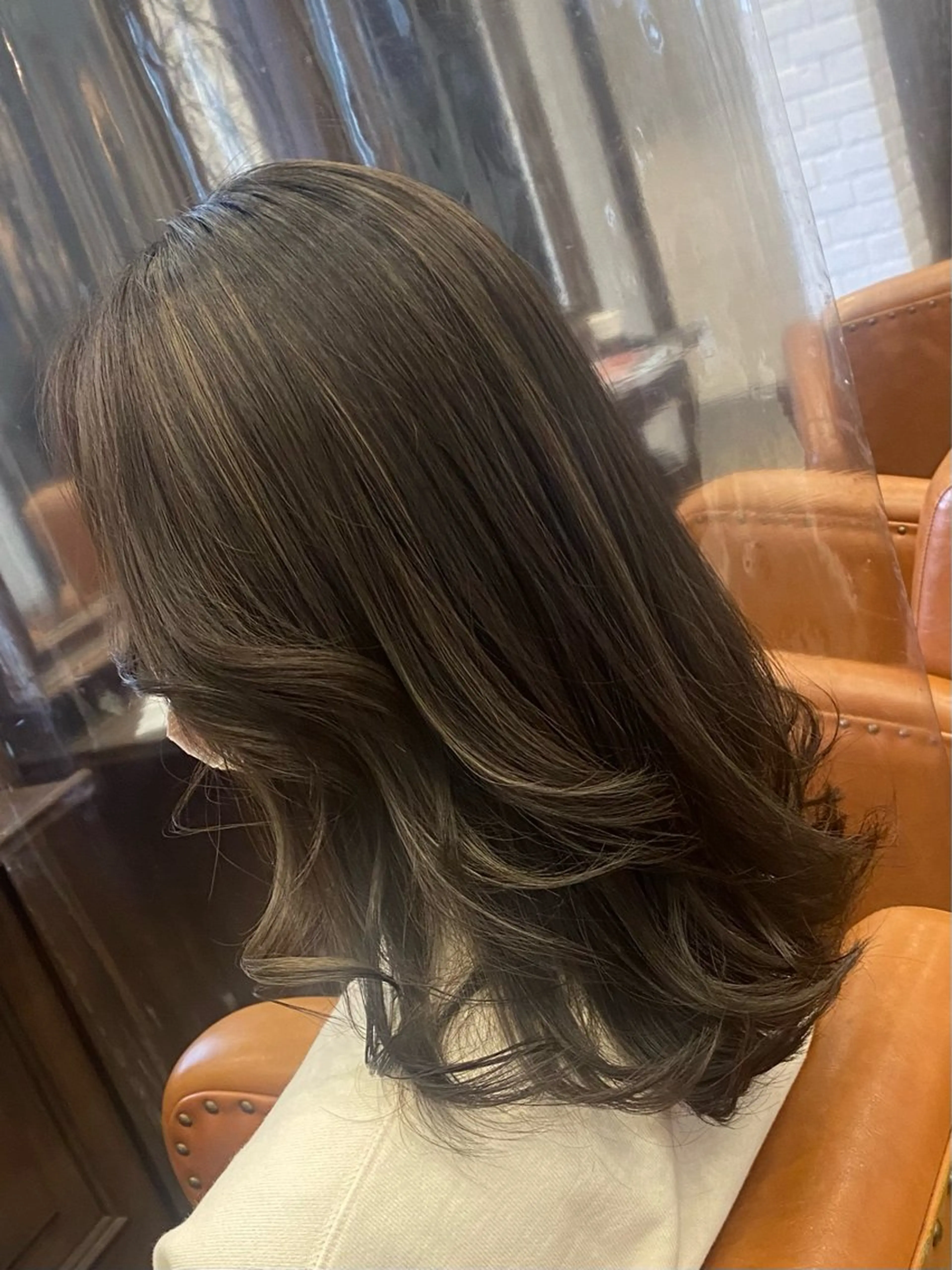 セミロング カラー Helm所属・久次米 智人のヘアスタイル