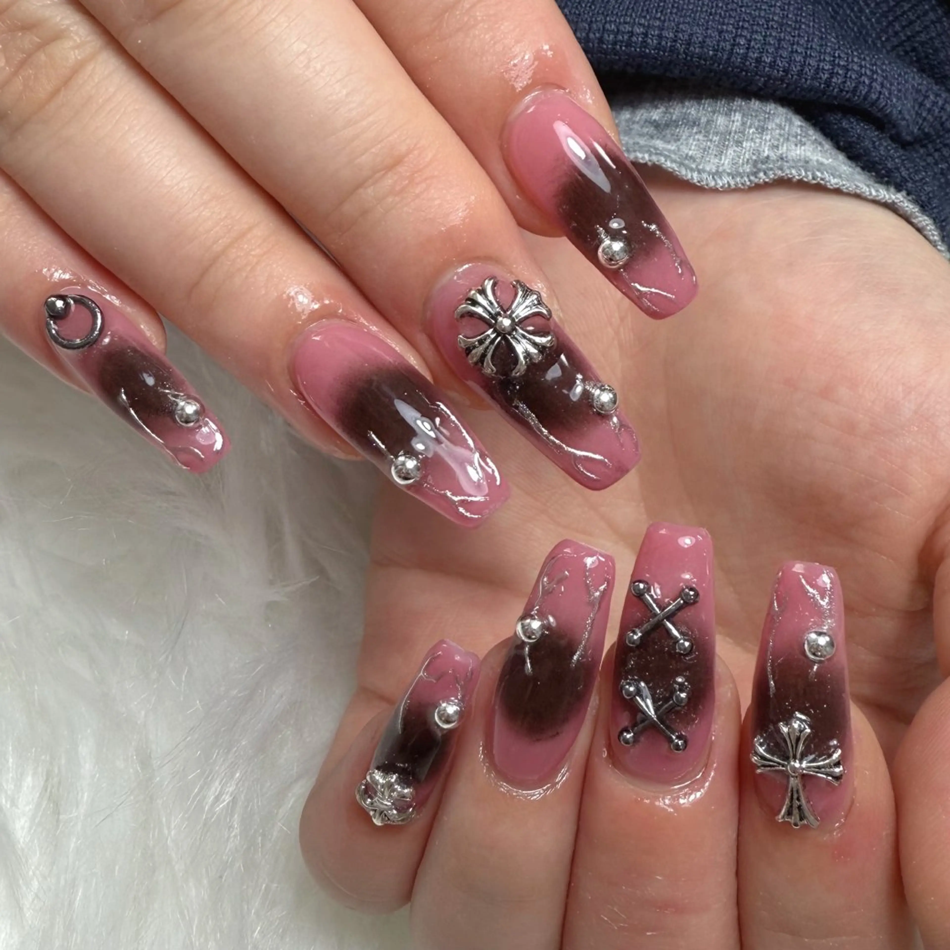 ネイル チークネイル 長さ出し ハンドネイル L'ino nailのネイルデザイン