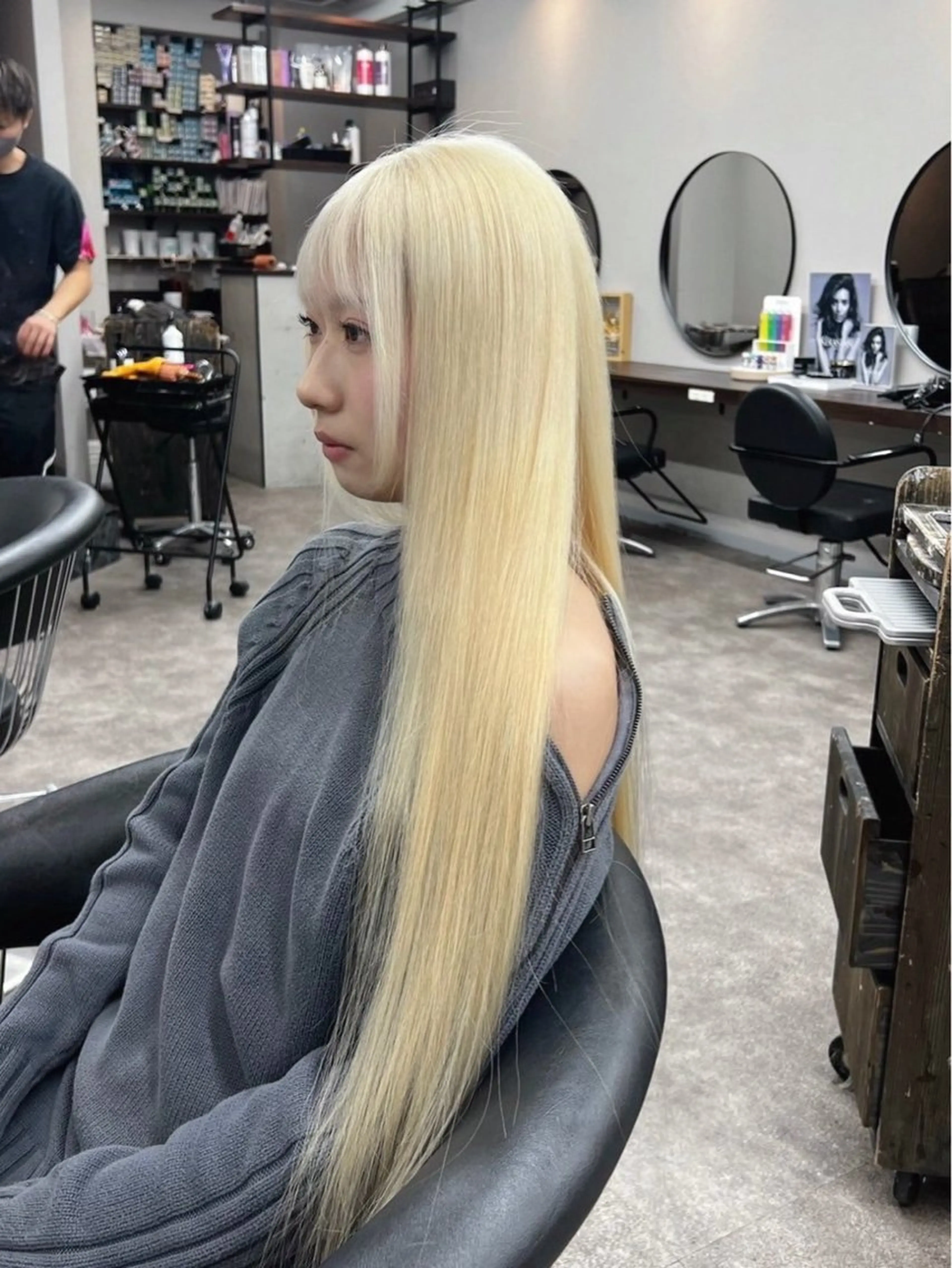 ロング ヘアカラー かのブリーチカラー 🎧⛓️🩶のヘアスタイル