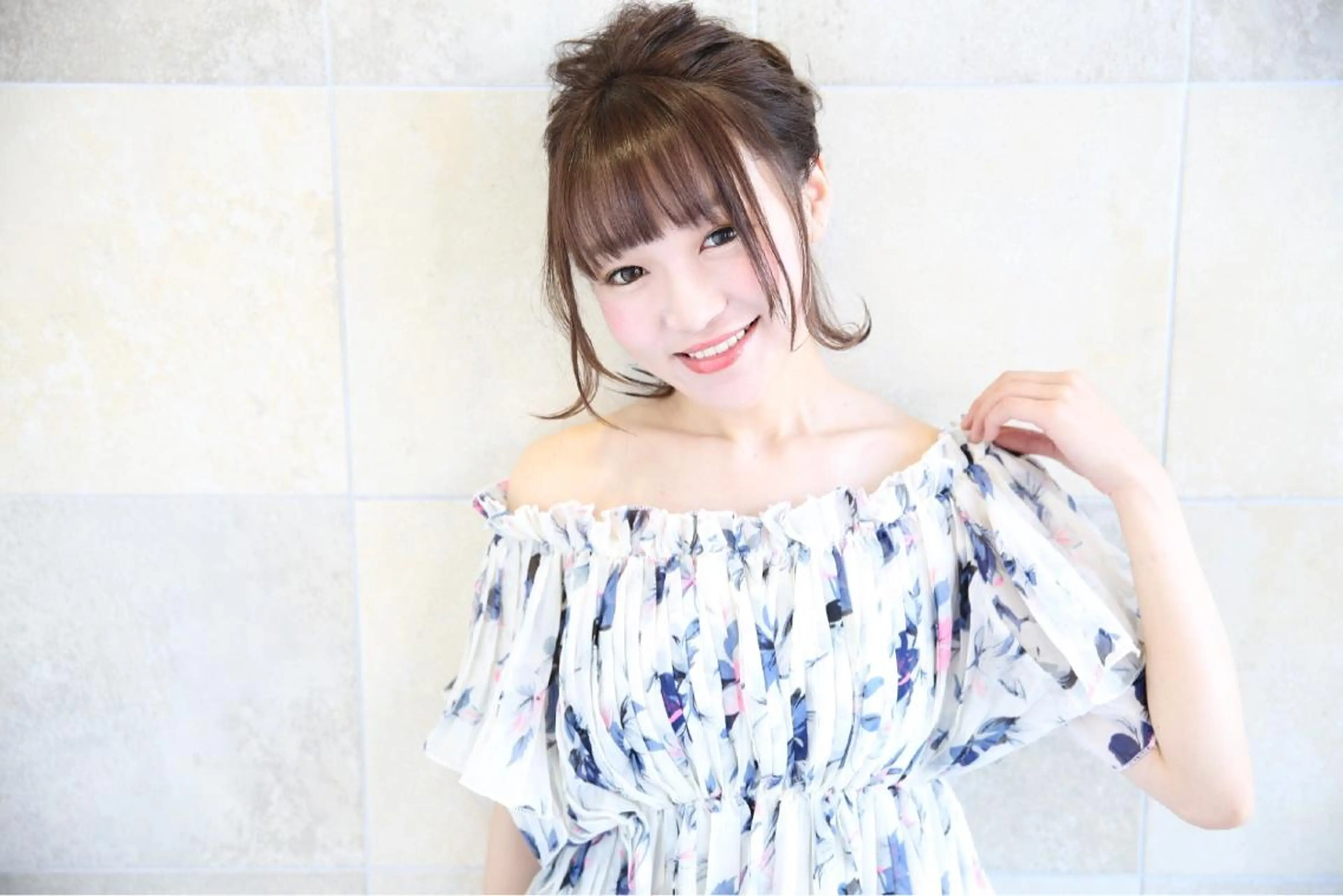 ミディアム ブリーチなしダブル/ レイヤーカット 小棹のヘアスタイル