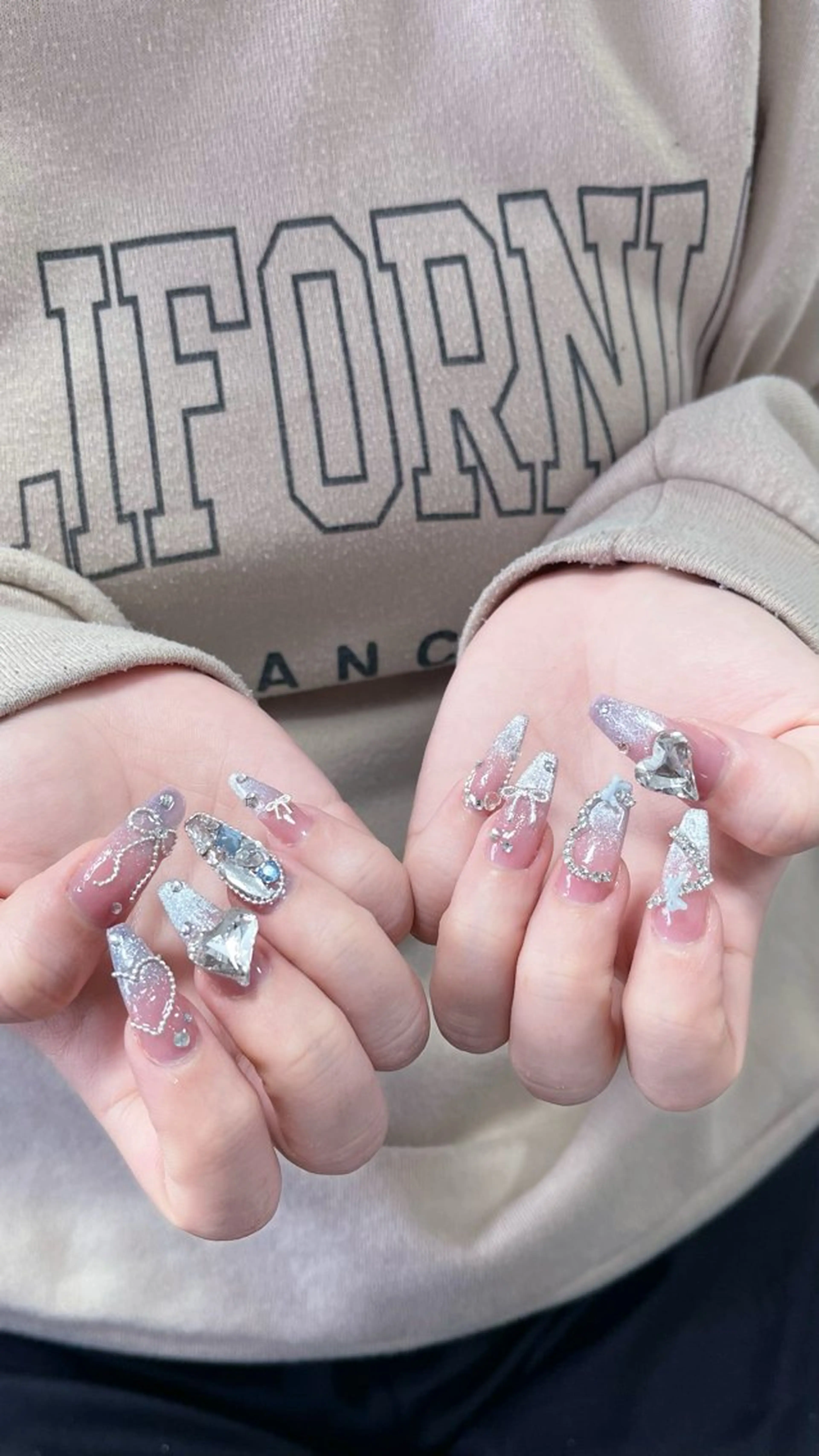 ネイル アートネイル ジェルネイル グラデーション キラキラネイル ニュアンスネイル Kitty Nailのネイルデザイン