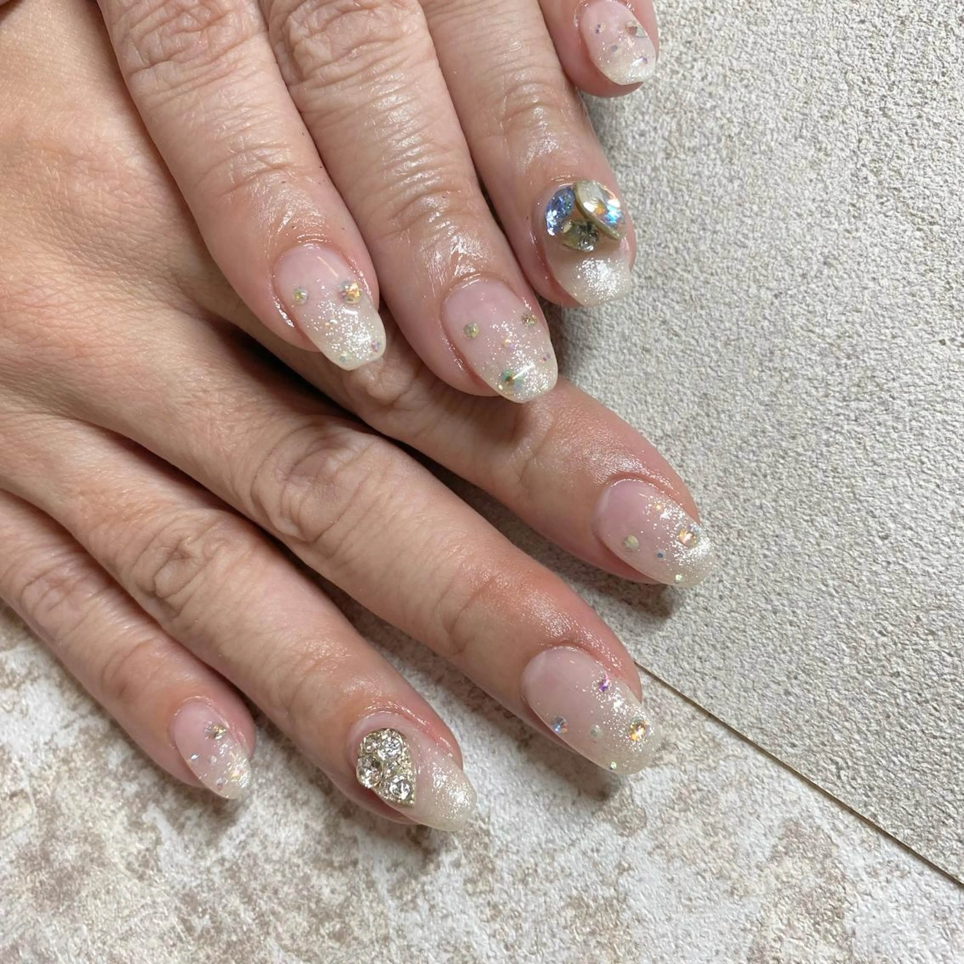 ネイル グラデーション ラメ(グリッター) ホワイト ハンドネイル I DOOL所属・I DOOL yuiのネイルデザイン