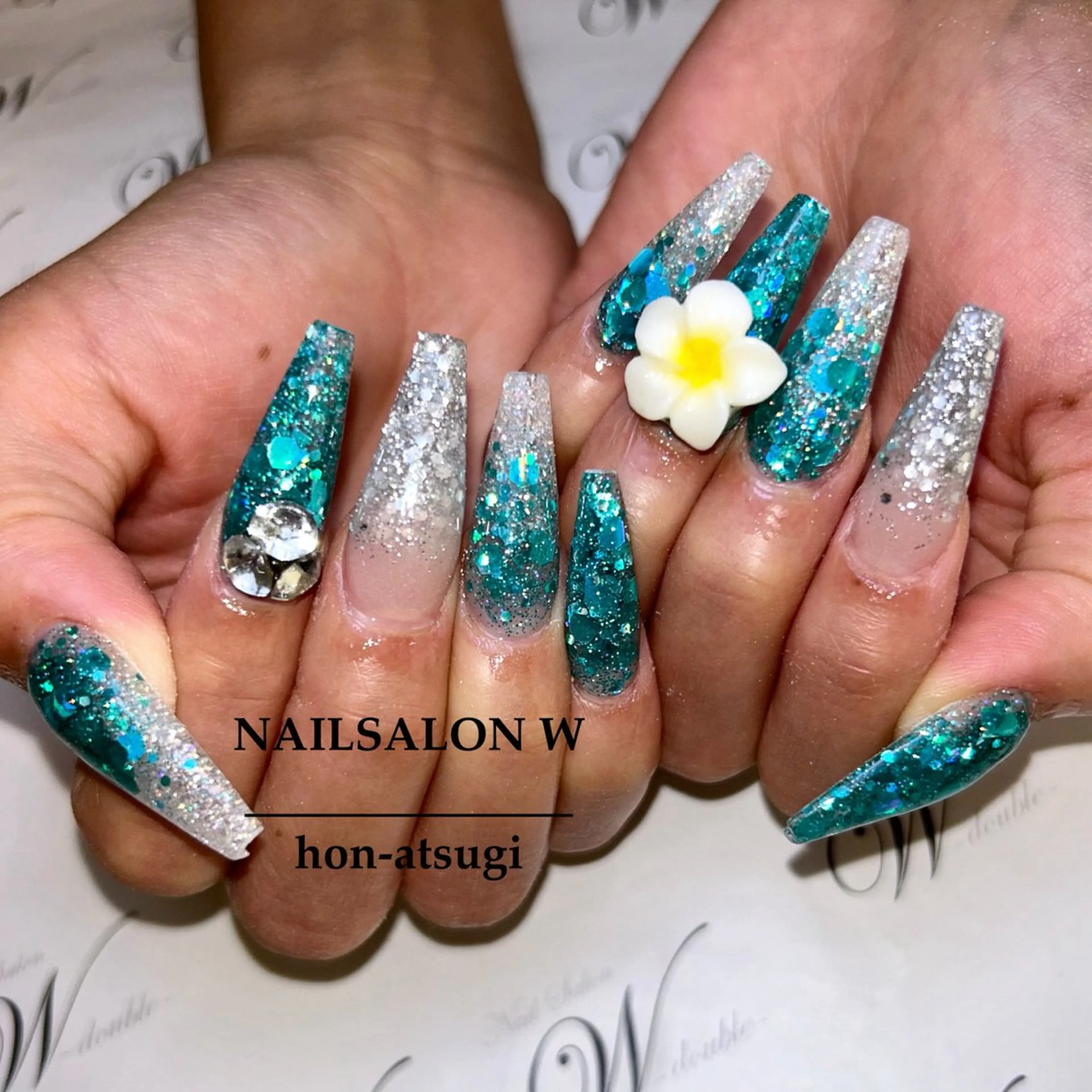 ミディアム ハンドネイル ネイルサロン ダブルのネイルデザイン