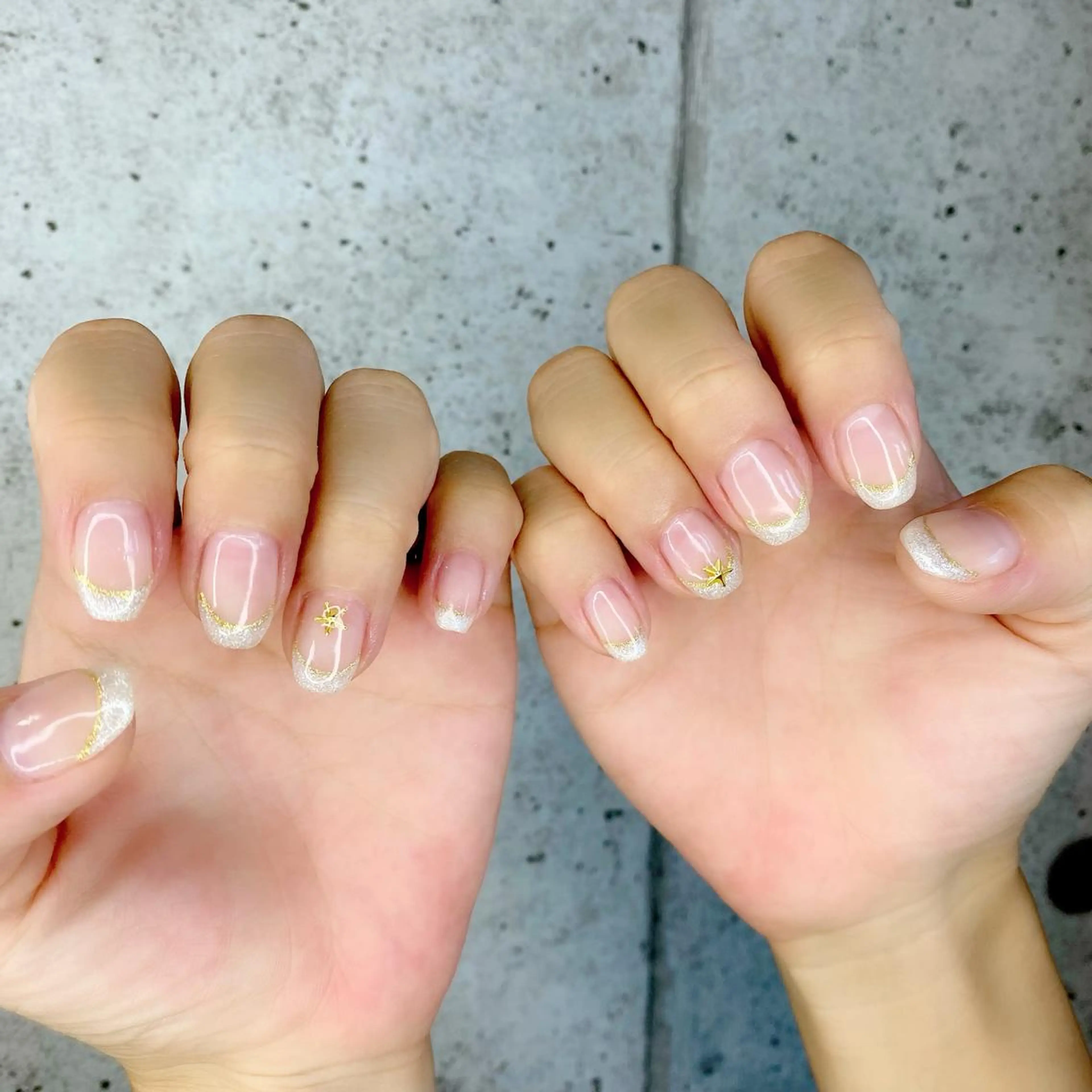 ミディアム ネイル フレンチネイル ゴールド ラメ(グリッター) Salon Ｋのネイルデザイン