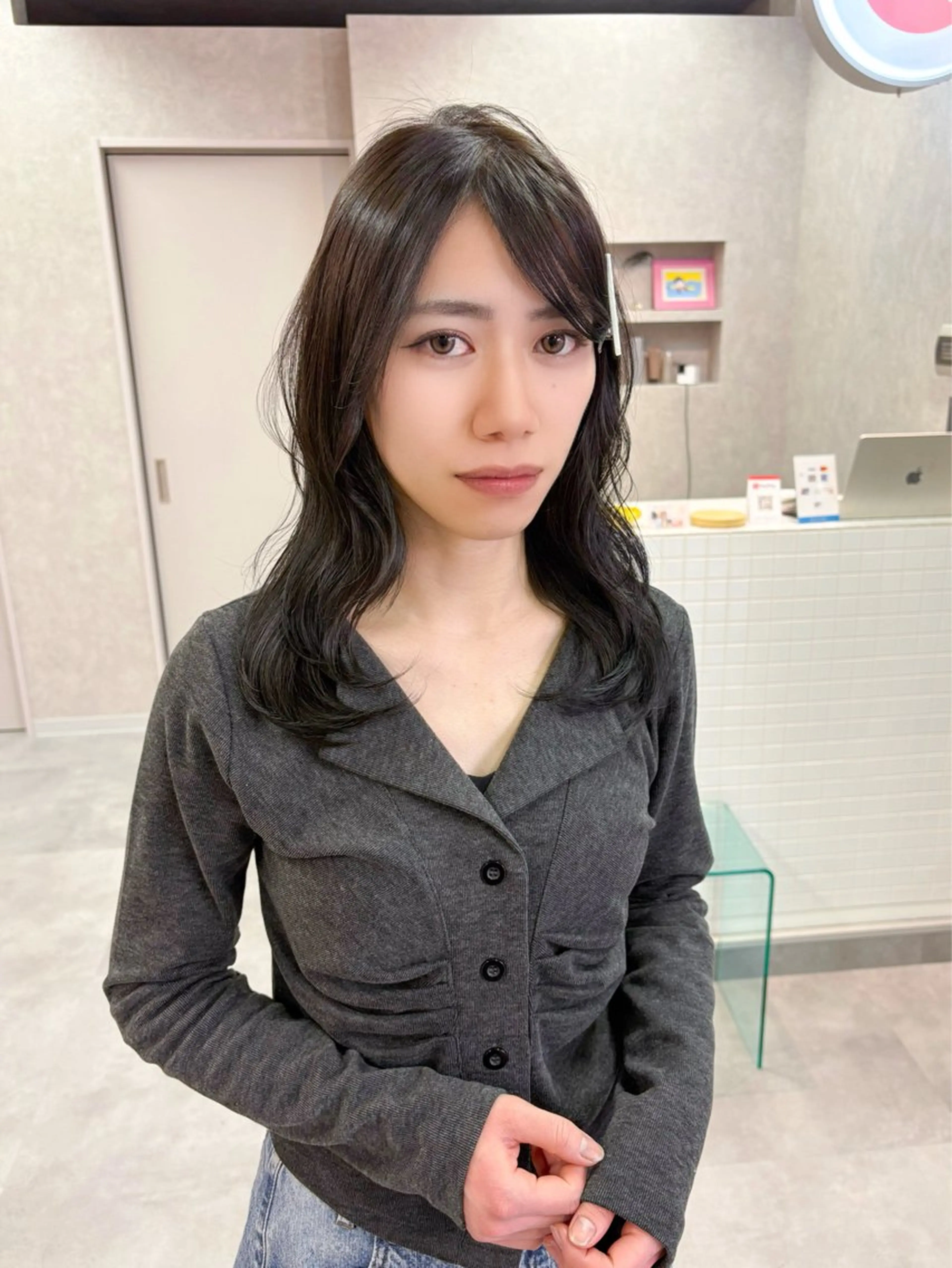 カラー グレージュ Hz/ヘルツ SHIHOのヘアスタイル