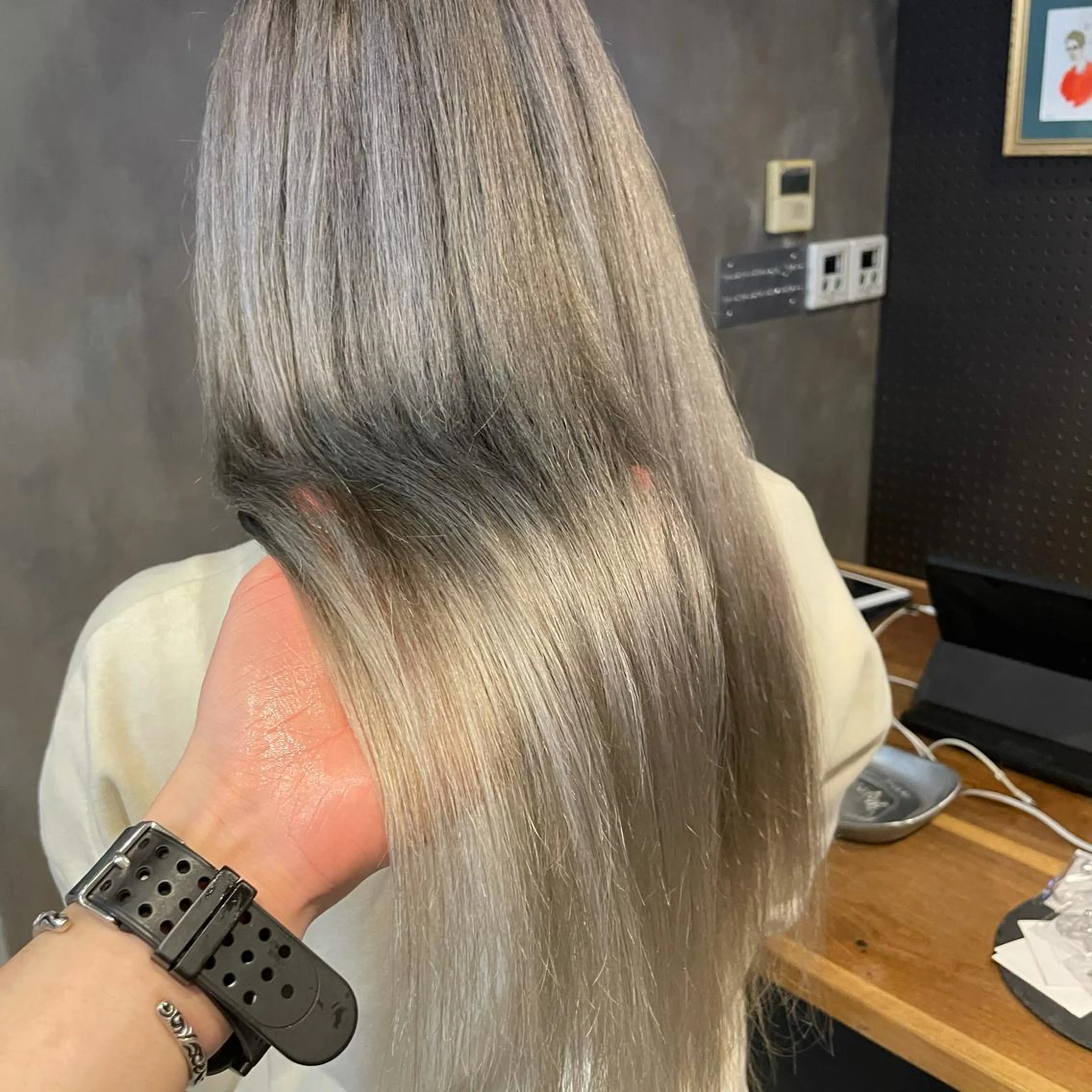 ロング カラー アッシュ 透明感カラー デザインカラー ダブルカラー ハイライトカラー La vielle所属・La vielle 西峠のヘアスタイル