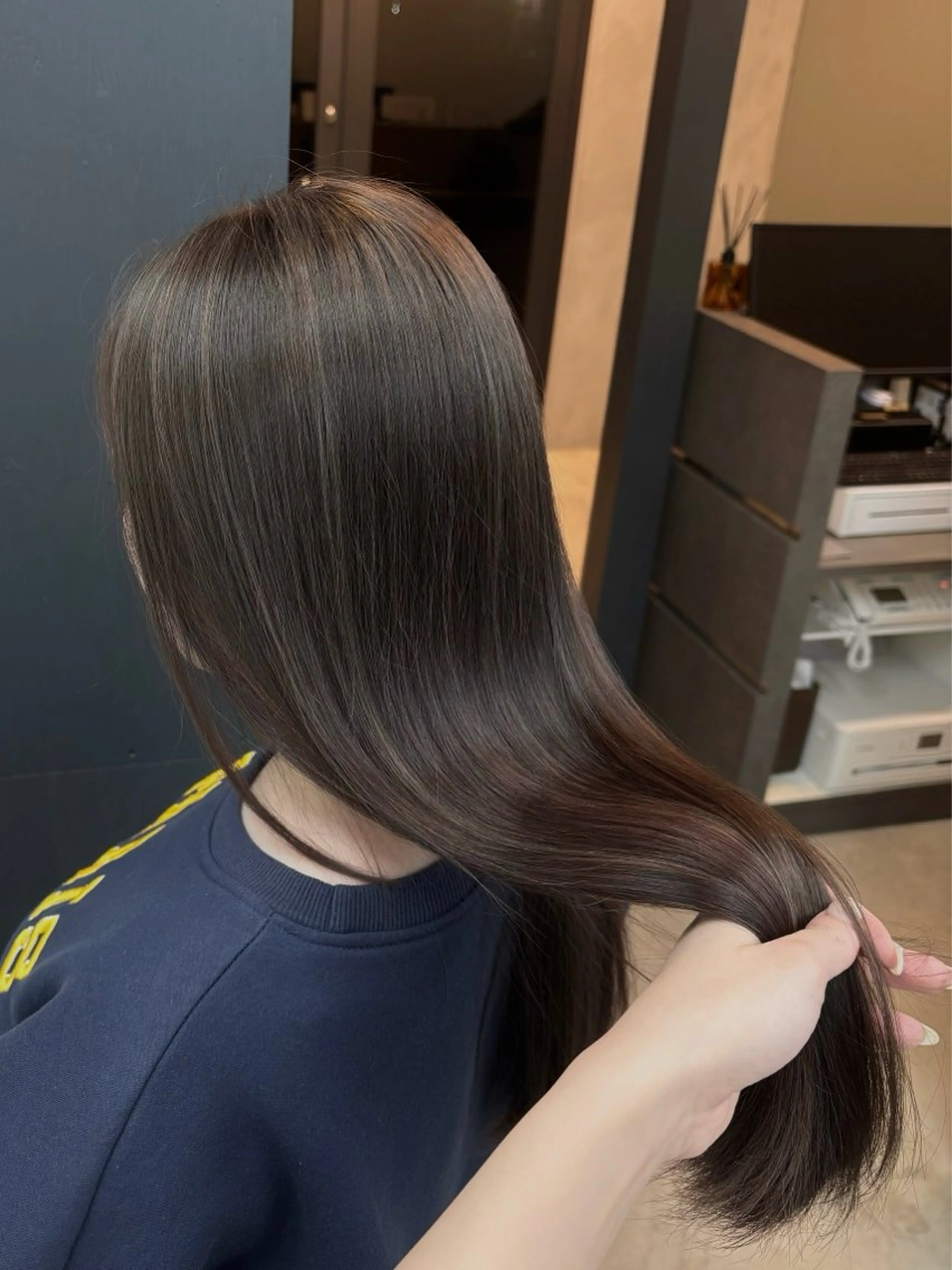 カラー ハイライトカラー ヘアカラー アールラーゴ所属・宮島 華湖のヘアスタイル