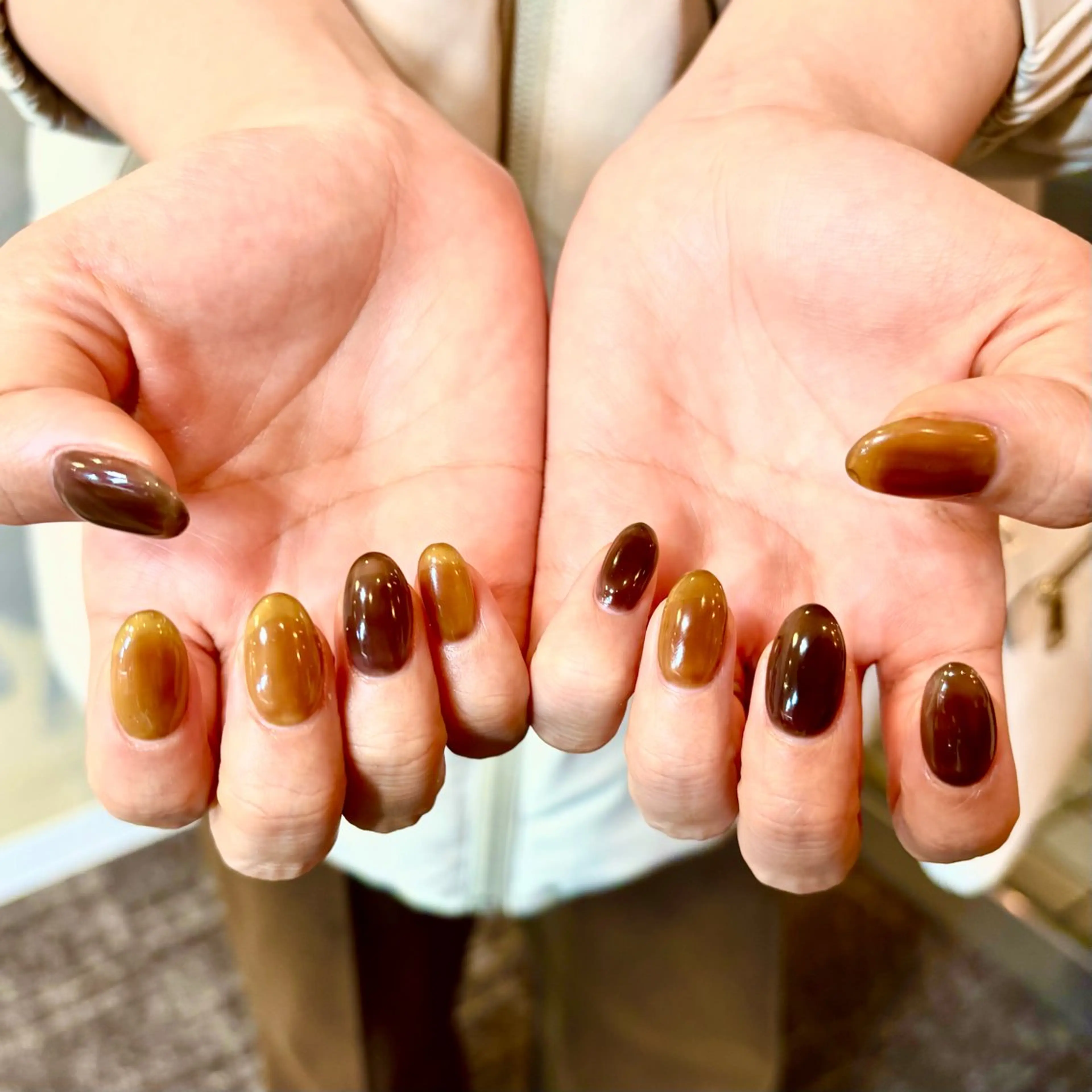 ネイル ブラウン 黄色 lealea Ayakaのネイルデザイン