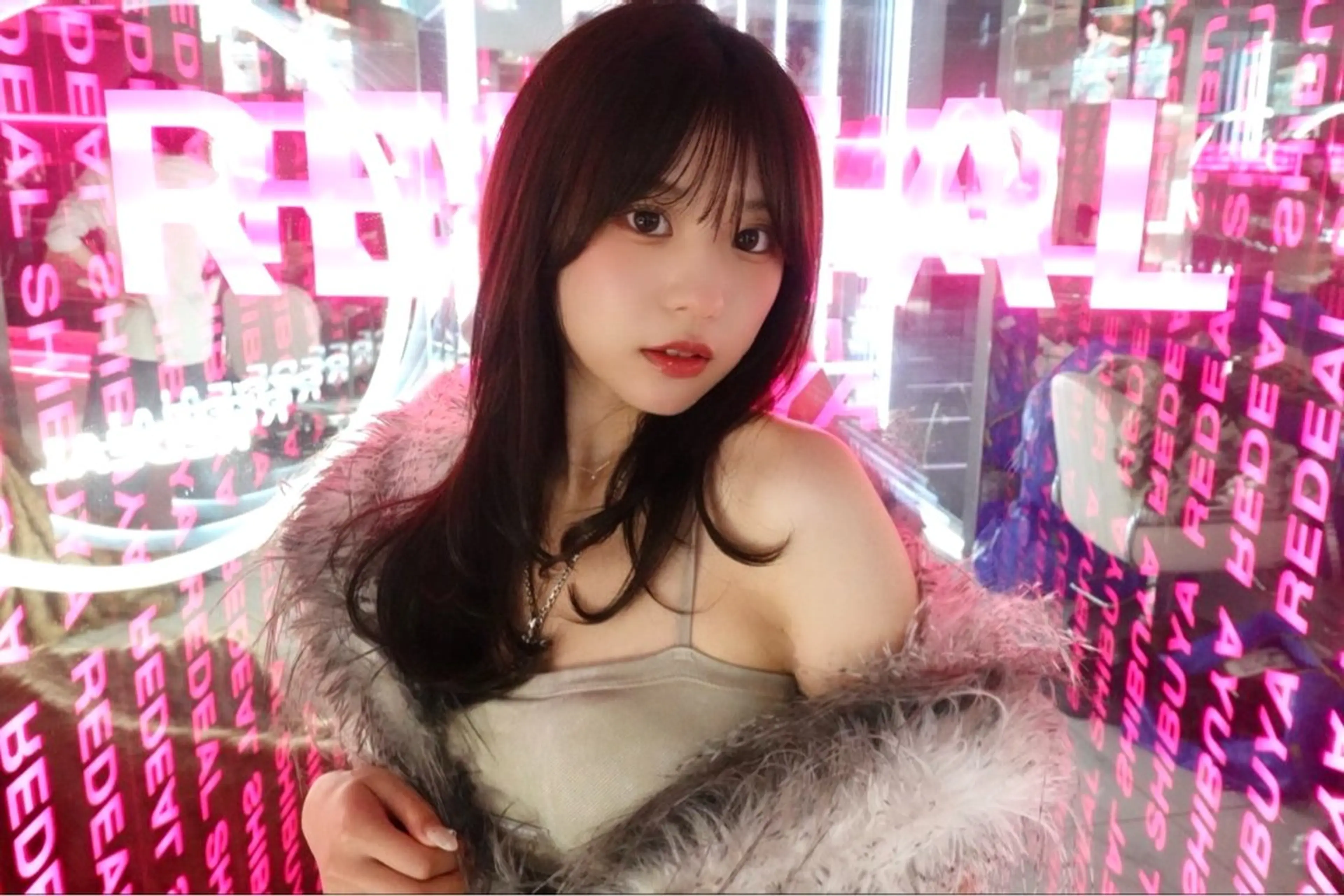 セミロング REDEALSHIBUYA所属・はるゆき/モテ髪 ハイレイヤー/艶髪のヘアスタイル