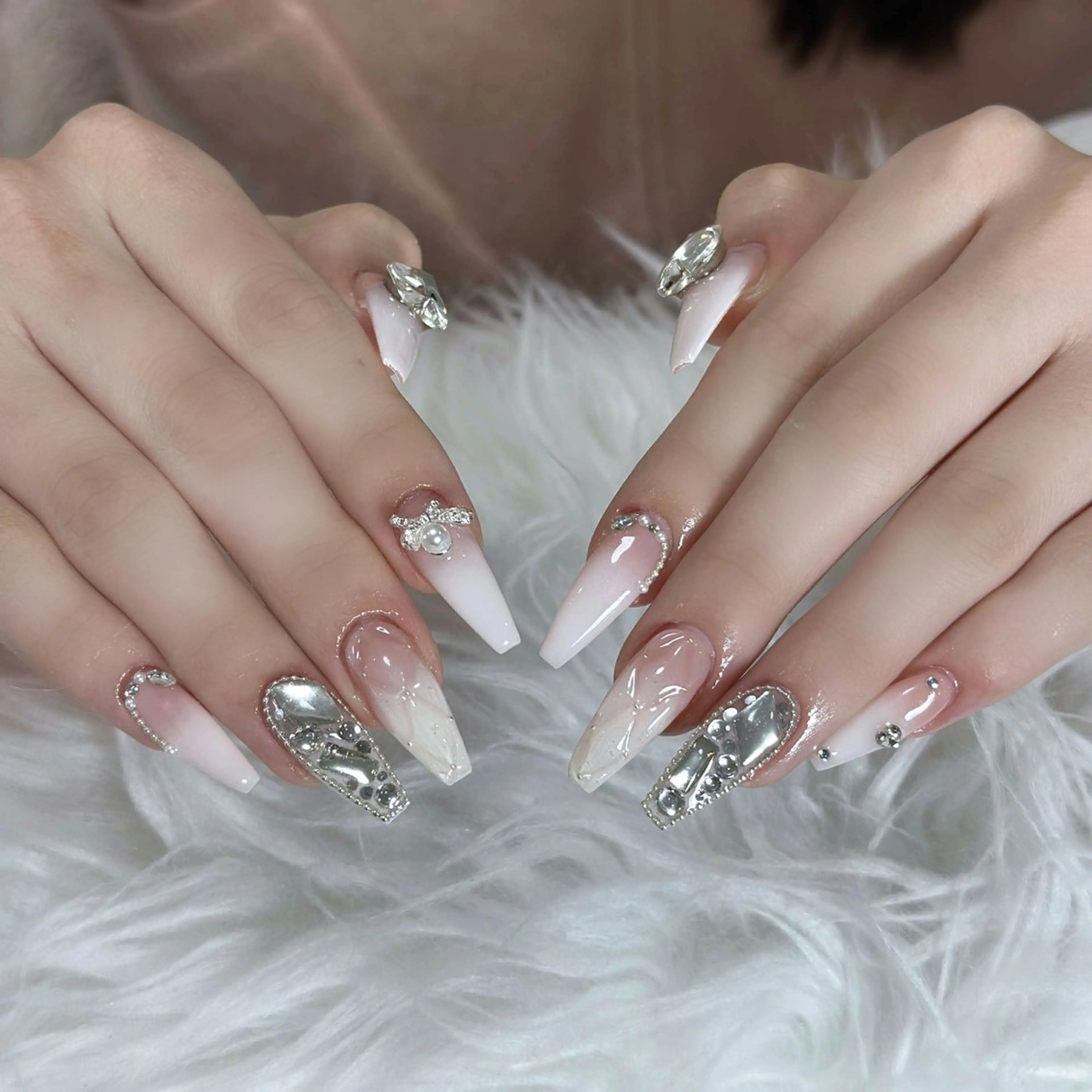 ネイル オーロラネイル ボルドー ブラウン 氷ネイル・うるうるネイル キラキラネイル ハンドネイル Julli NailStudioのネイルデザイン