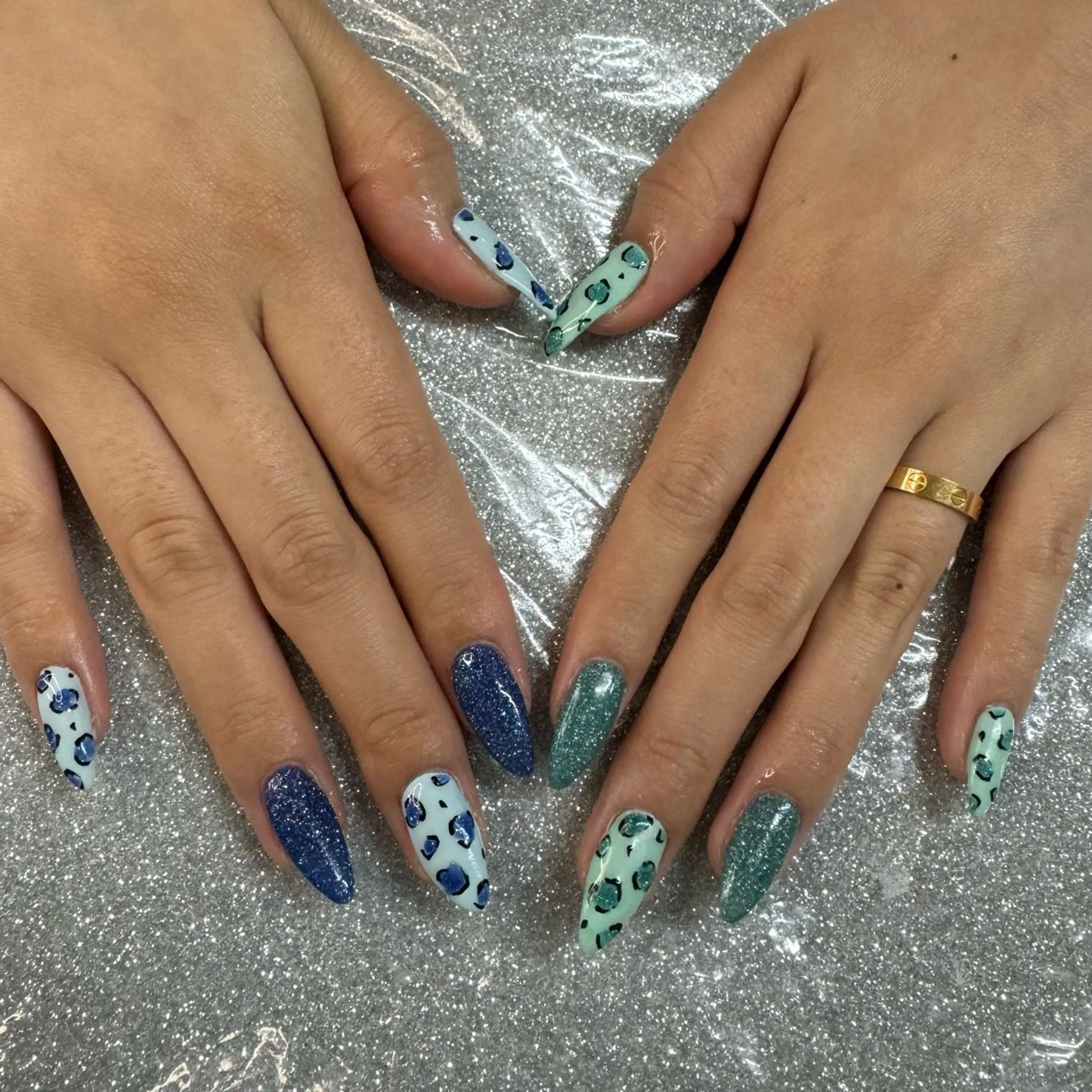 ネイル ハンドネイル VIERU 🌈🎀💖のネイルデザイン