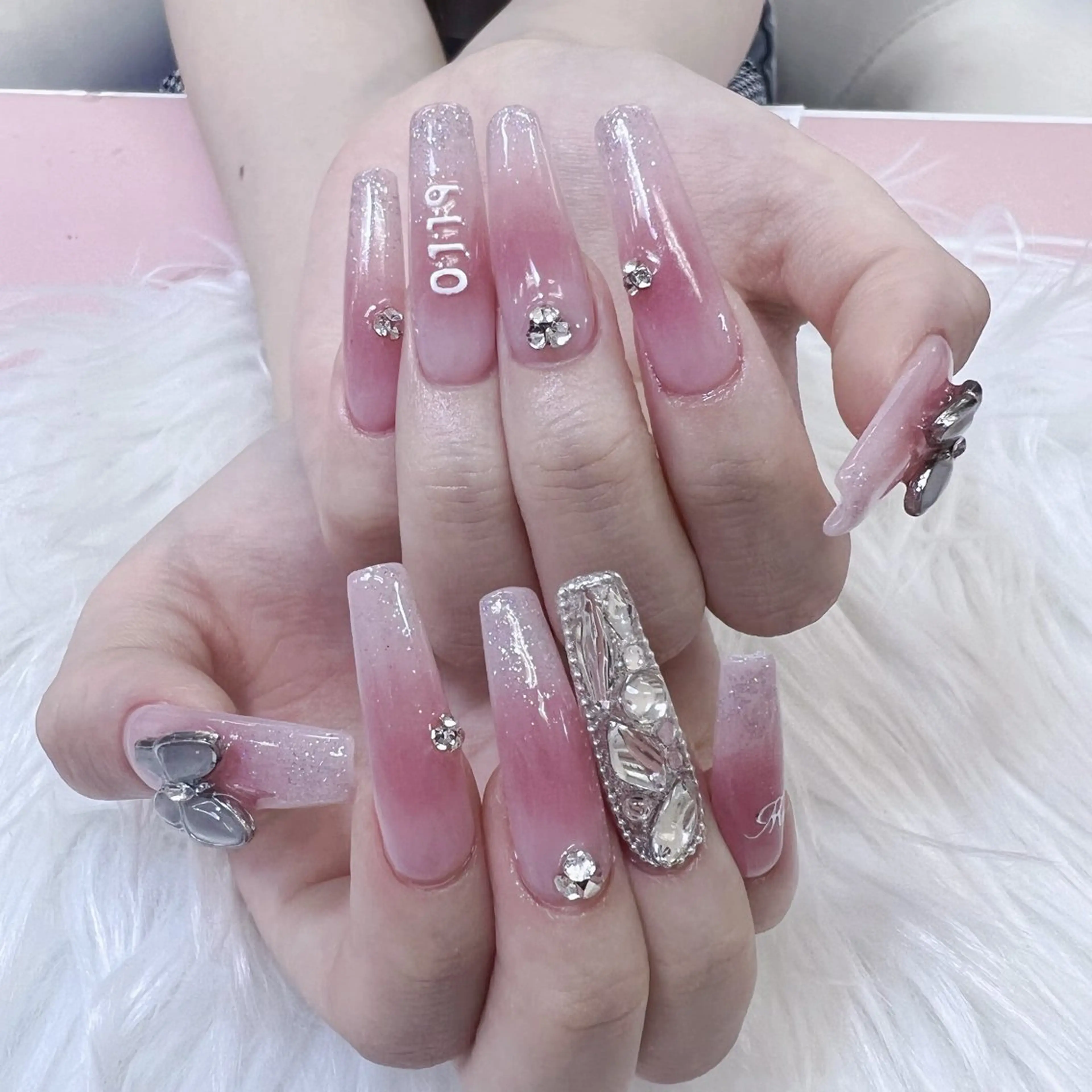 ネイル キラキラネイル マグネットネイル ミラーネイル スカルプネイル ワンホンネイル ハンドネイル NailPrincess所属・princess スカルプ専門店のネイルデザイン