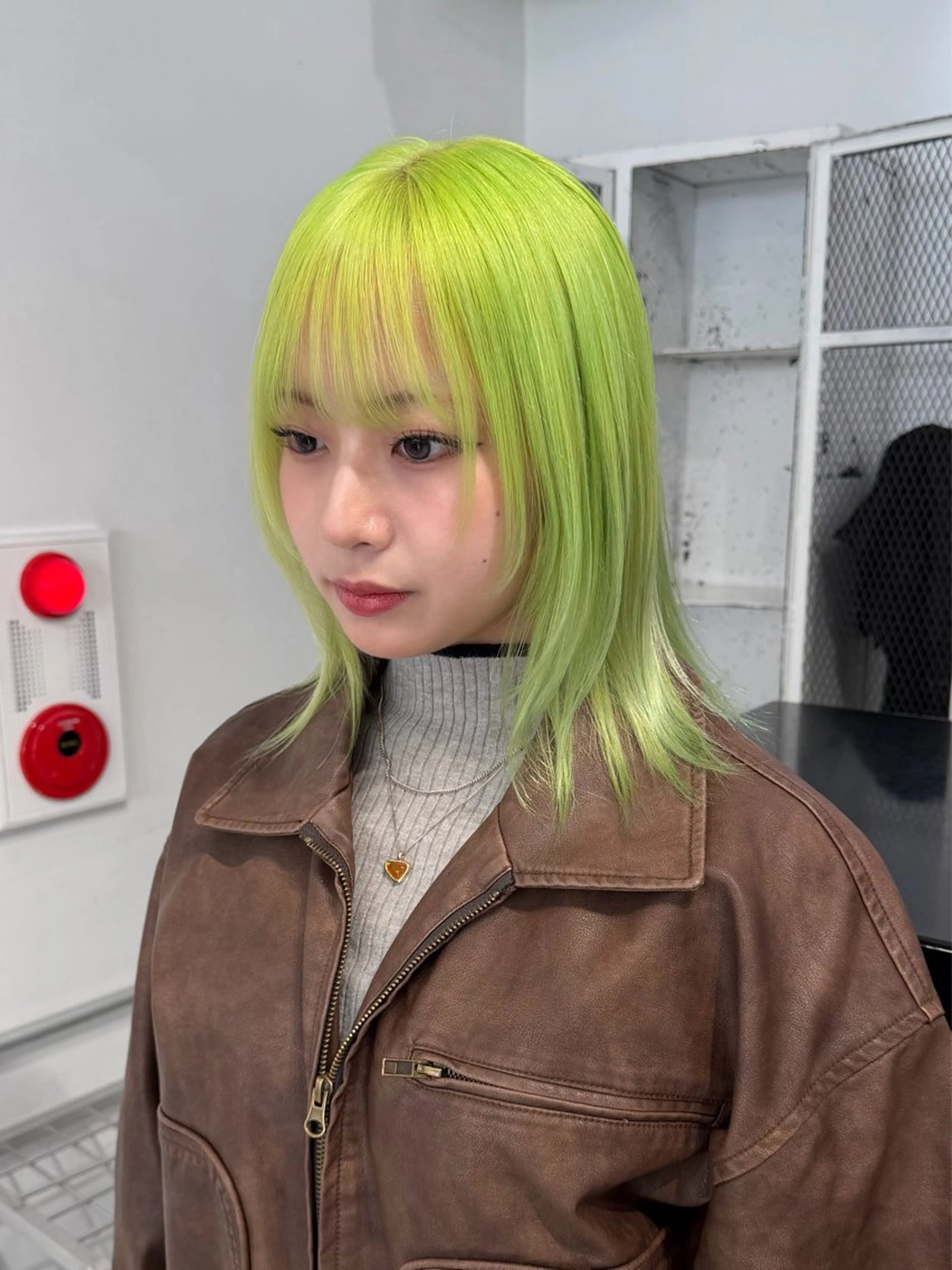 ミディアム カラー ヘアアレンジ ミディアムレイヤー ブリーチ ハイトーンカラー レイヤーカット カット ヘアカラー トリートメント 艶ハイトーン/ヘア アレンジAYAKAのヘアスタイル