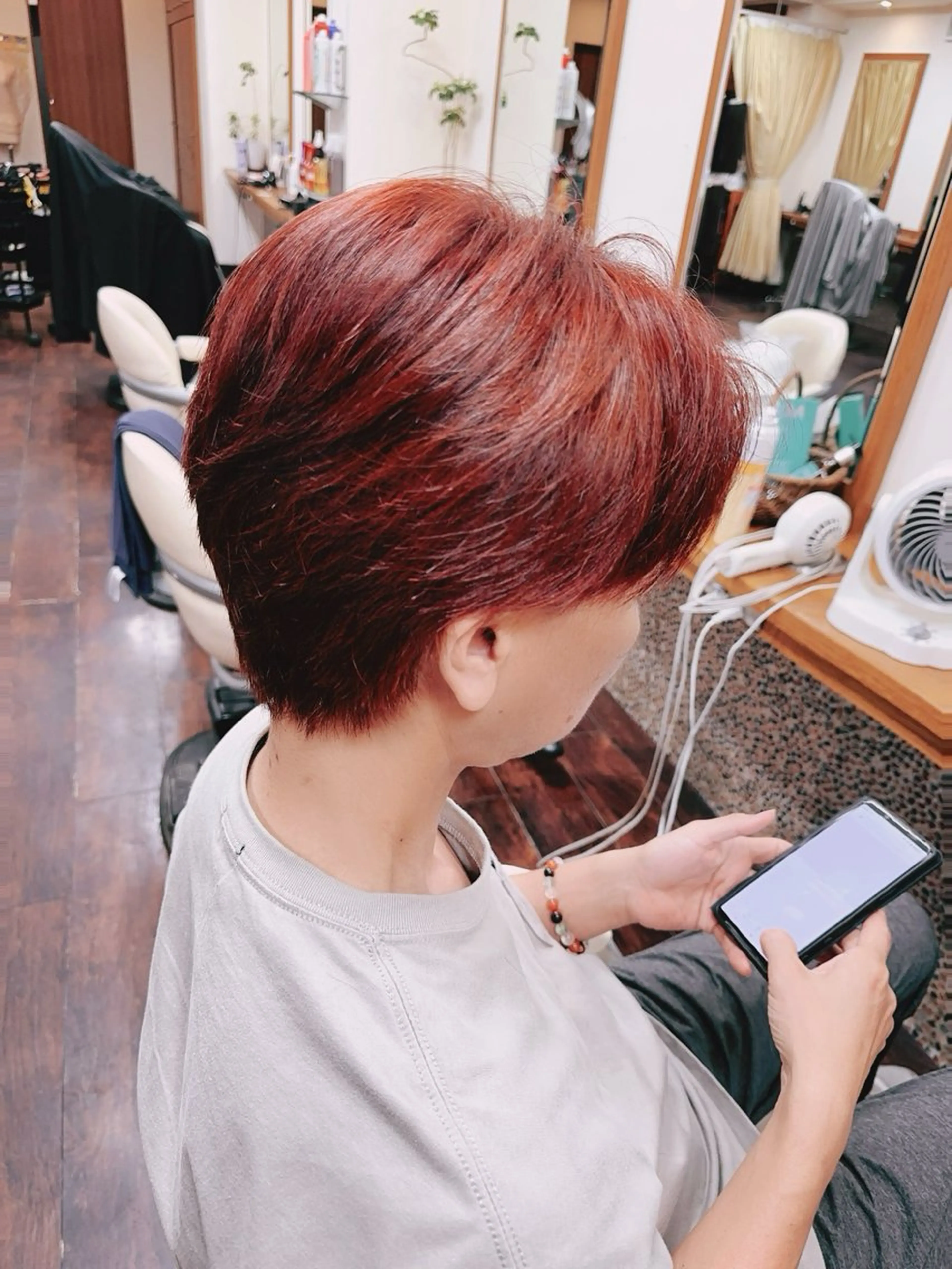 ショート カラー ブリーチ ボルドーカラー ブリーチなしカラー 髪質改善・艶カラー HIROTOのヘアスタイル