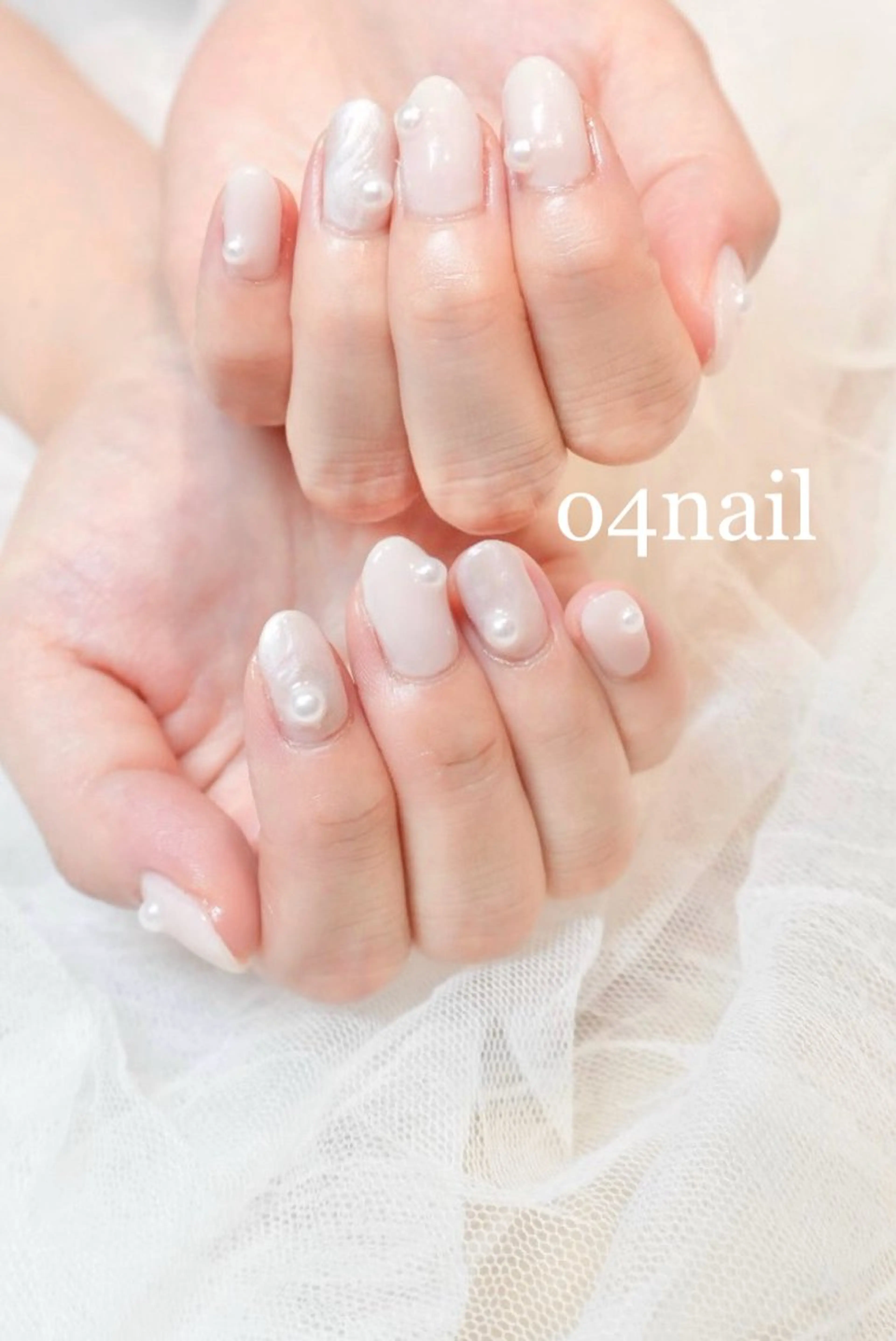 ネイル オーロラネイル オフィスネイル ホワイト ハンドネイル my place+s所属・o4nail___ ARISAのネイルデザイン