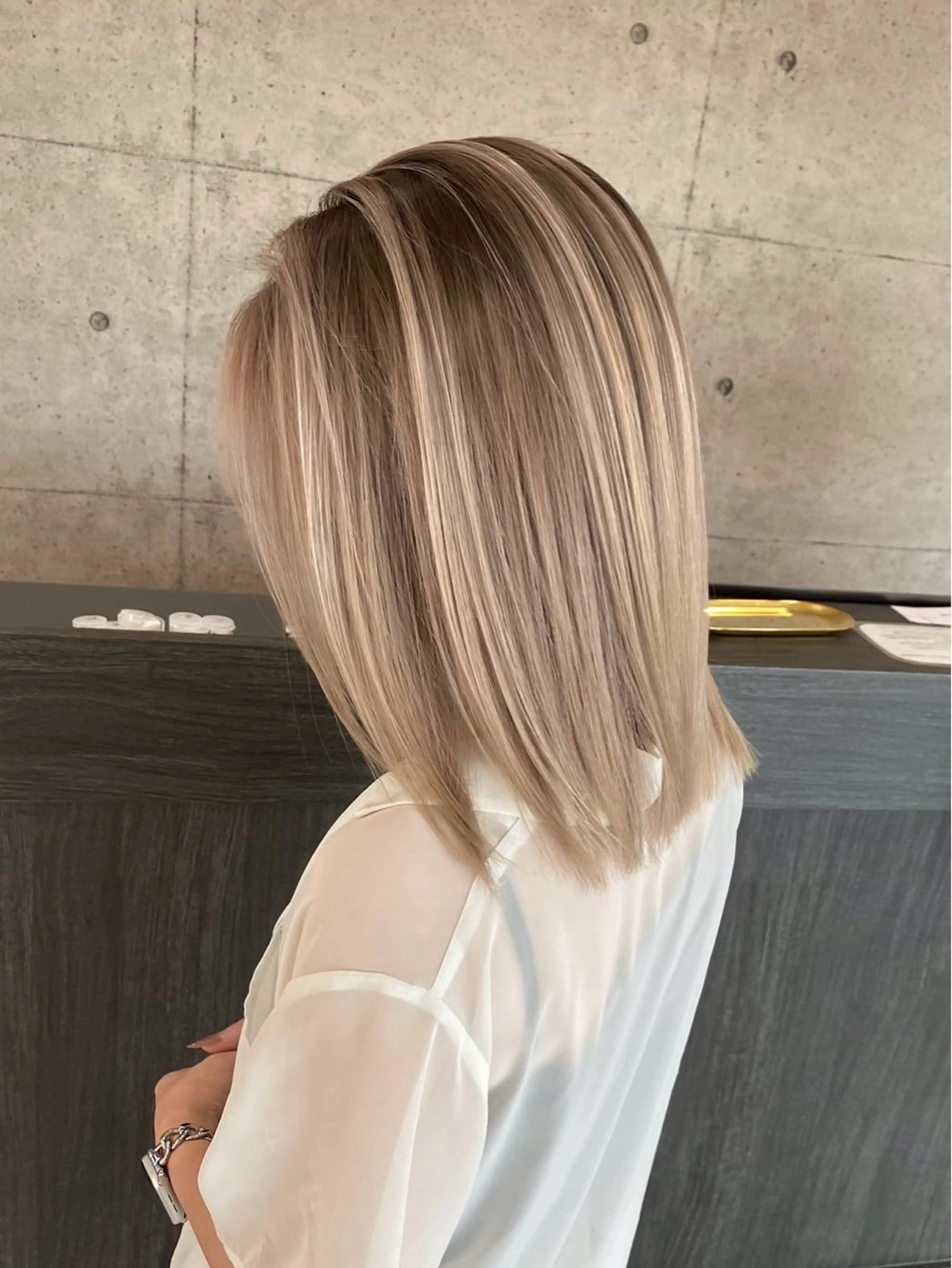 ミディアム ショートボブ ボブ ハイライト レイヤーカット 縮毛矯正 SUZU/岡山/矯正 ブリーチ/レイヤーのヘアスタイル