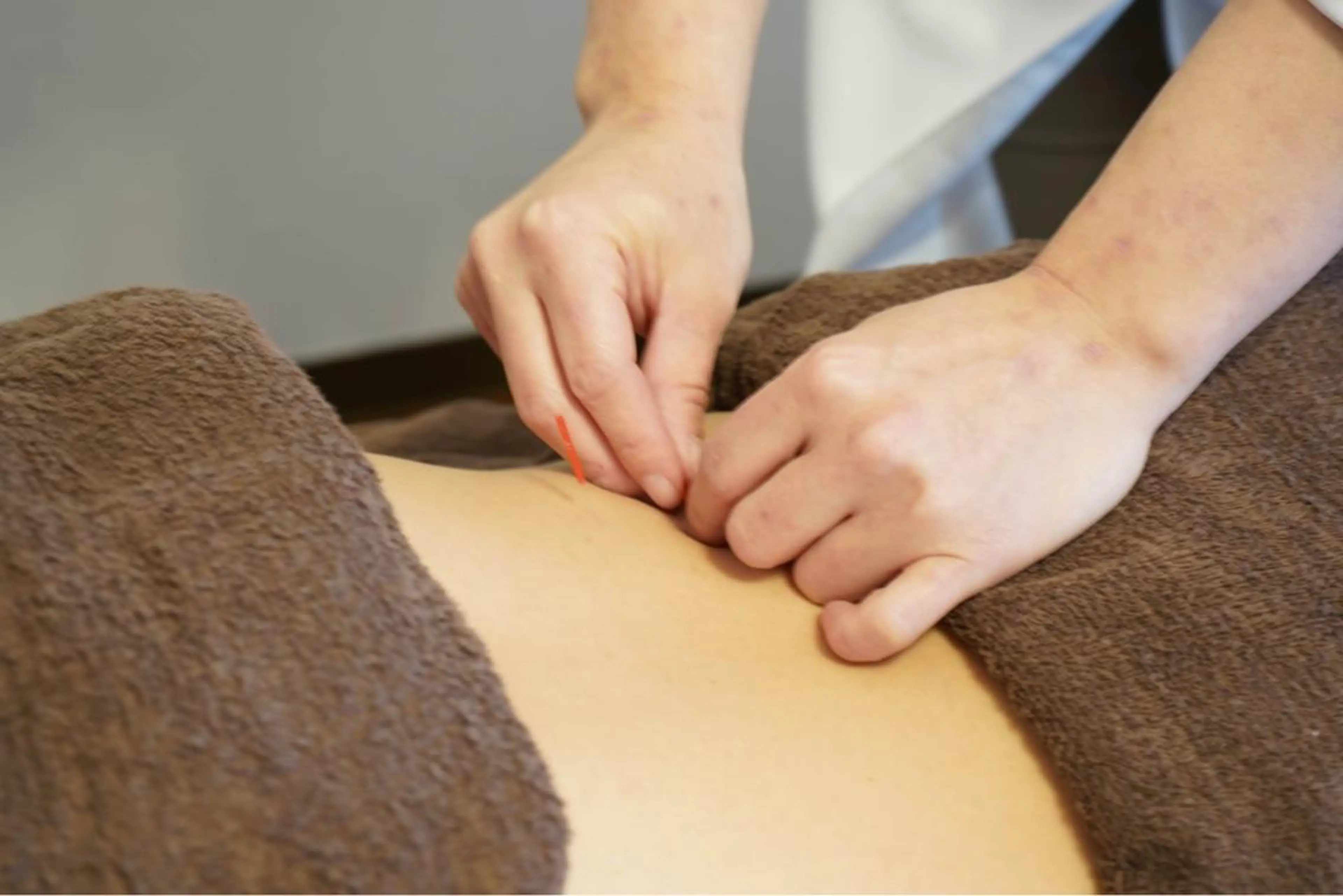 ハルノハナ鍼灸治療院丸の内院所属・鍼灸師による リラクのエステ・リラクイメージ