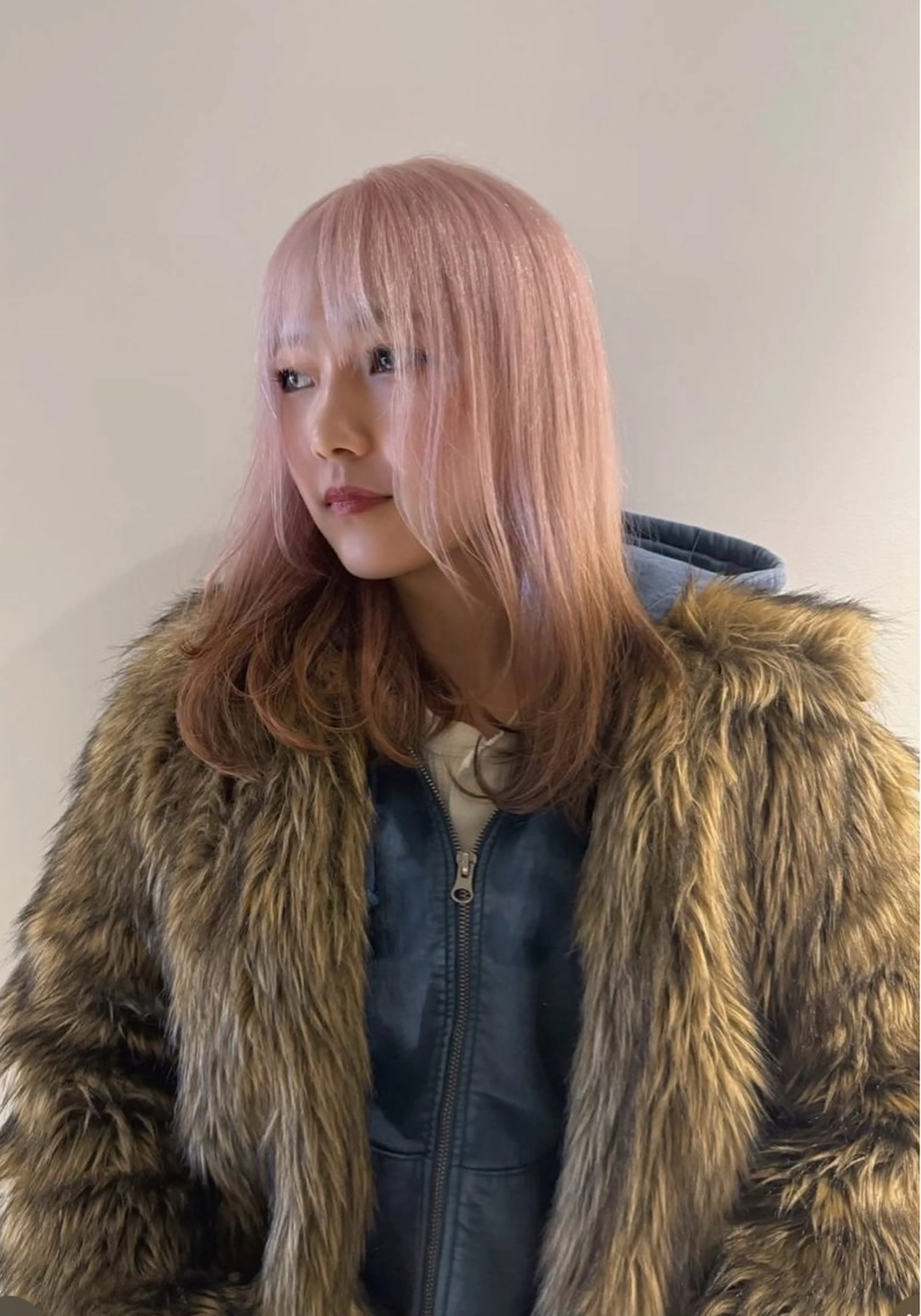 ミディアム カラー miyuki .のヘアスタイル