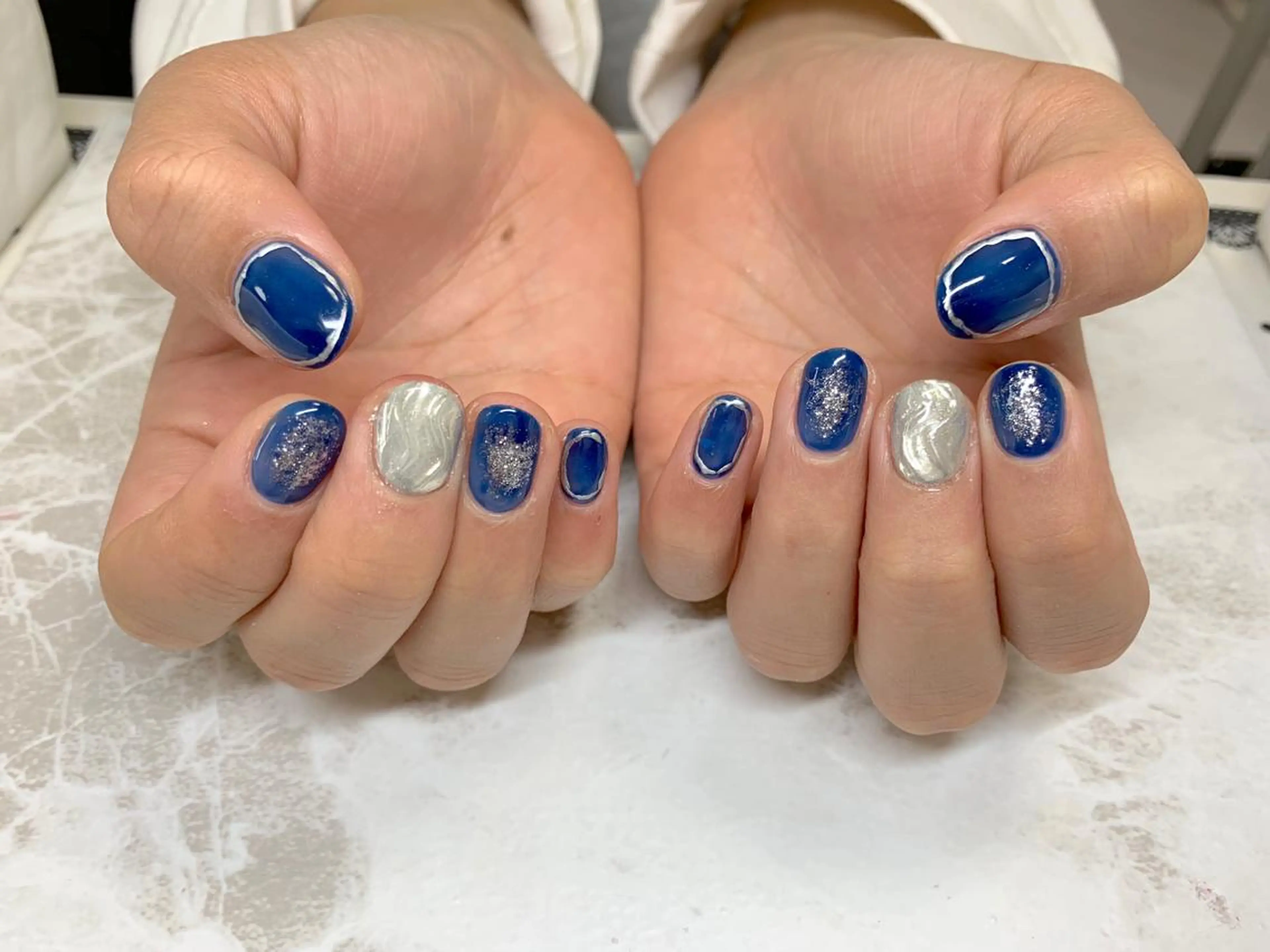 ネイル ブルー ハンドネイル ハンドケア LULU LIMAのネイルデザイン