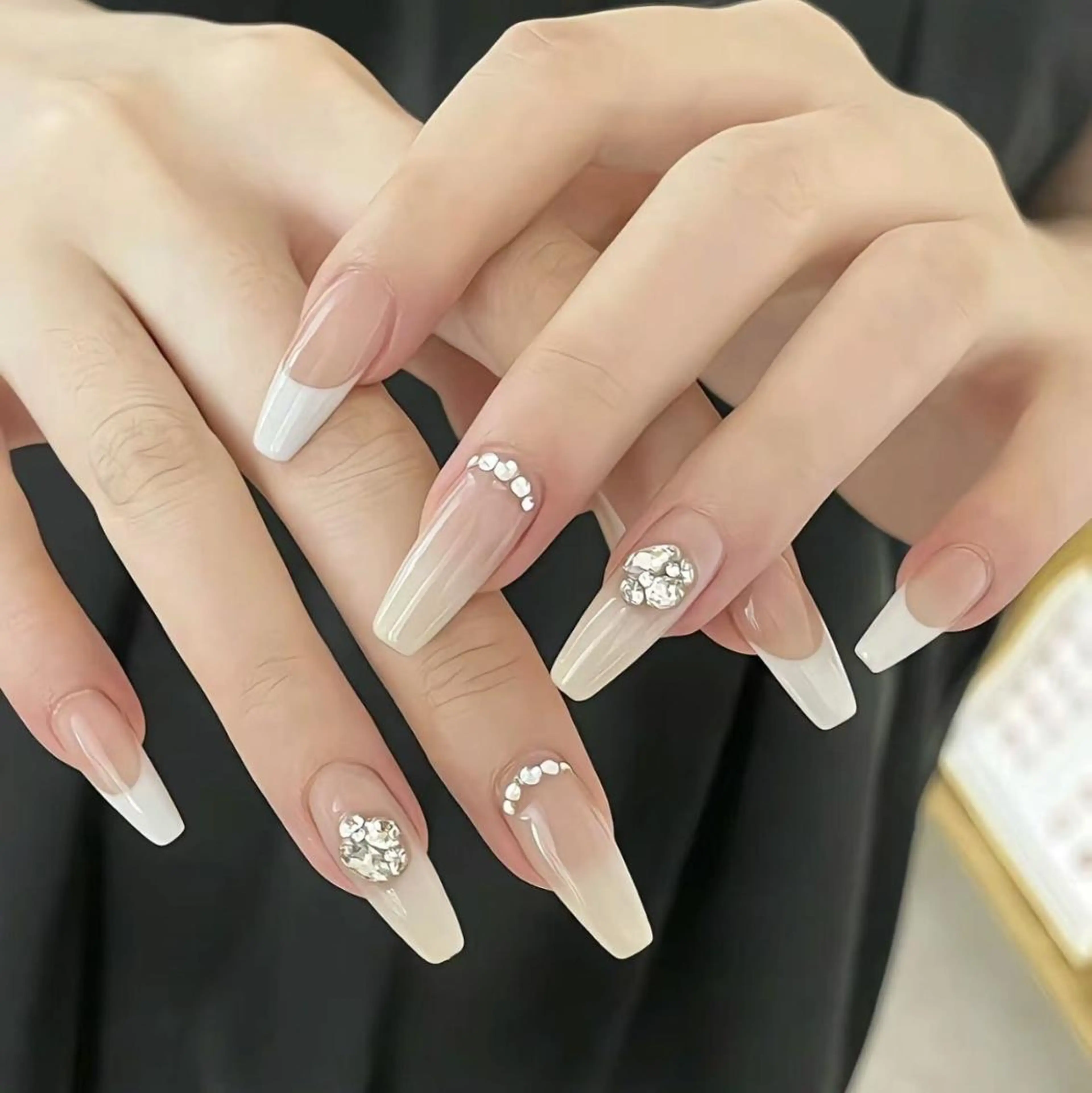 ネイル アートネイル 長さ出し ネイルチップ Queens ciciのネイルデザイン