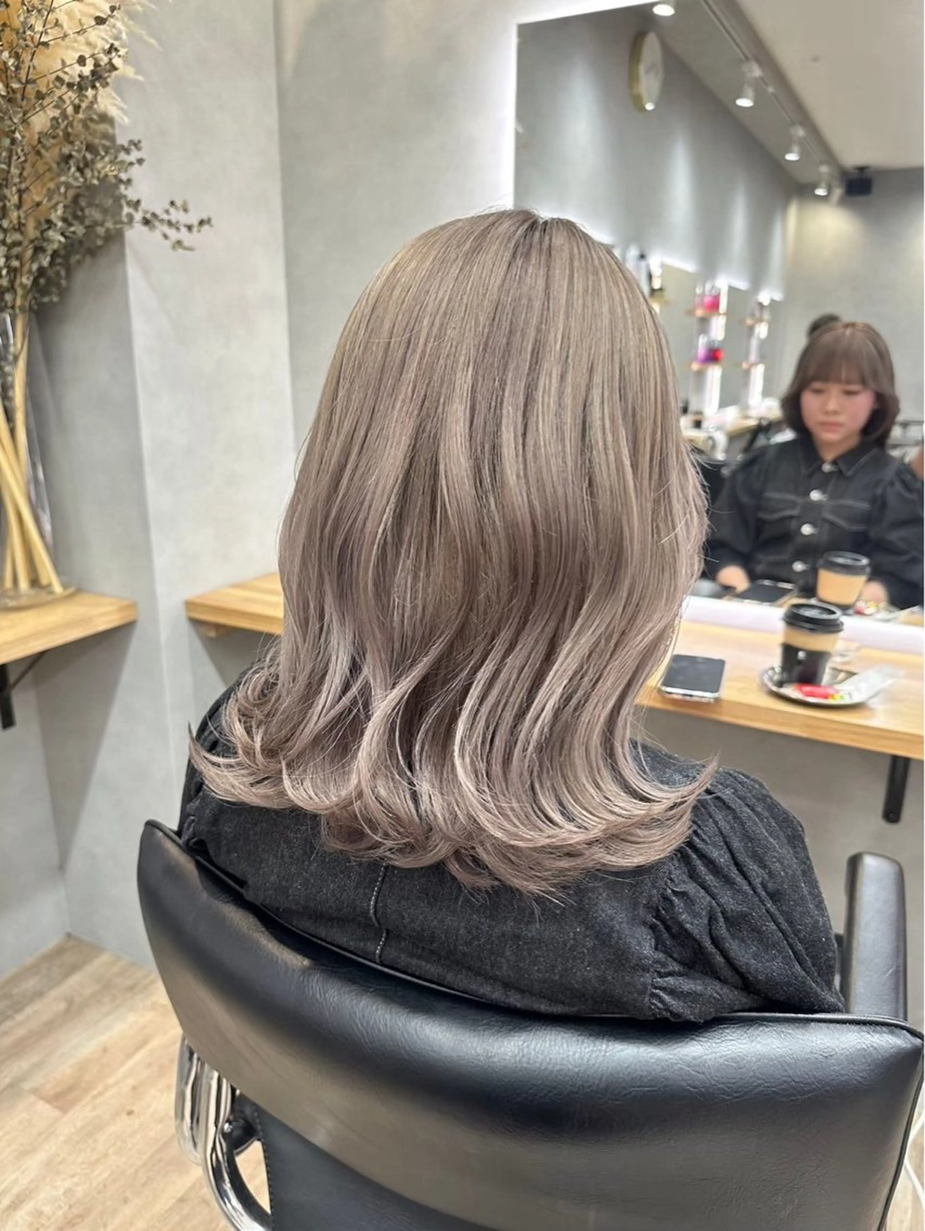 セミロング NOAHL所属・yuna スパ/カラーのヘアスタイル