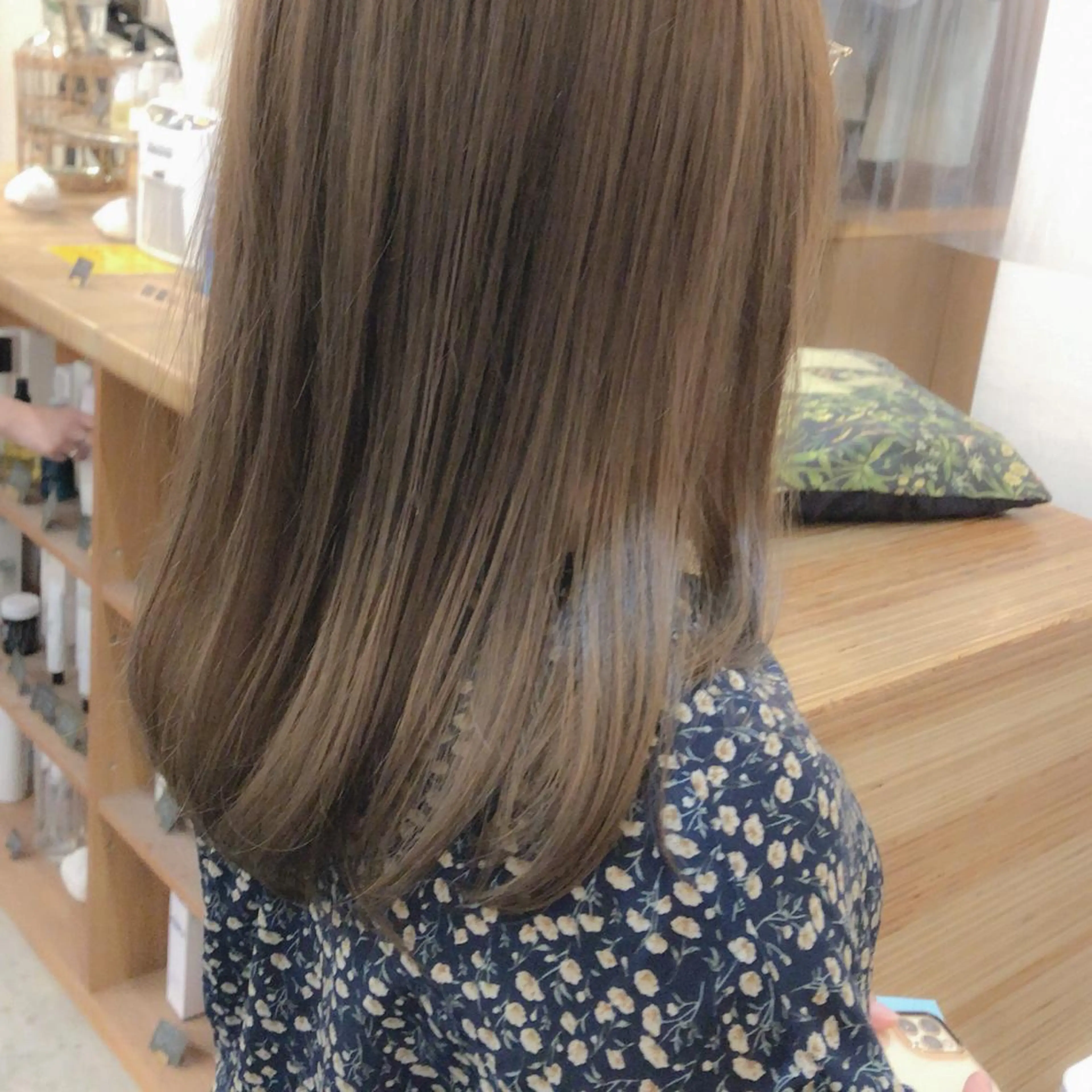 ミディアム カラー ベージュカラー ブリーチ ケアブリーチ デザインカラー ハイトーンカラー カット 縮毛矯正 トリートメント GO TODAY シェアサロン 原宿本店所属・ボブ/レイヤー/ パーマ/淀川  純のヘアスタイル