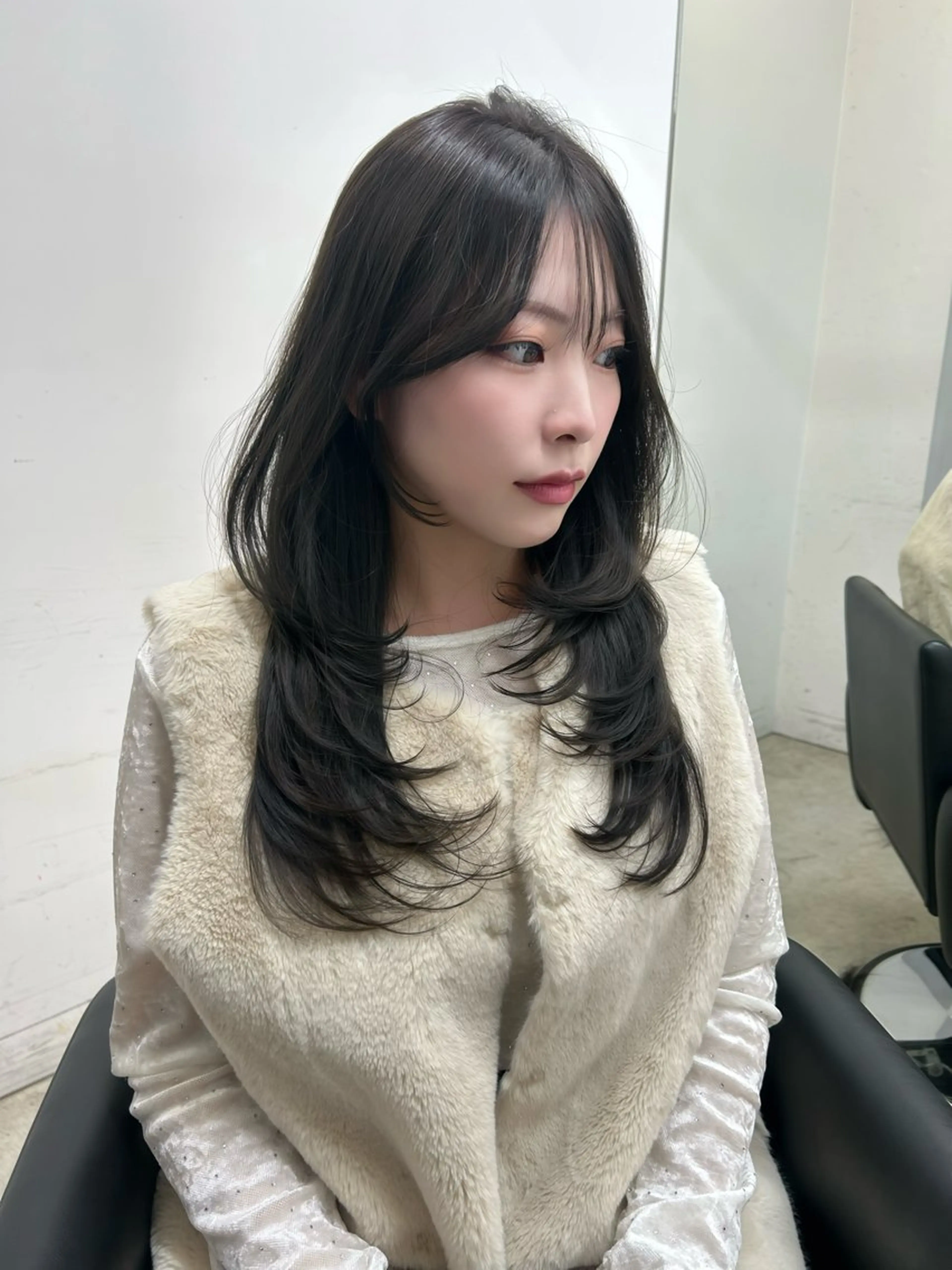 セミロング ケアカラー くびれヘア 髪質改善 韓国風ヘア レイヤーカット ヘアカラー トリートメント sunc所属・梅田l大人韓国ヘア レイヤー×艶カラーのヘアスタイル