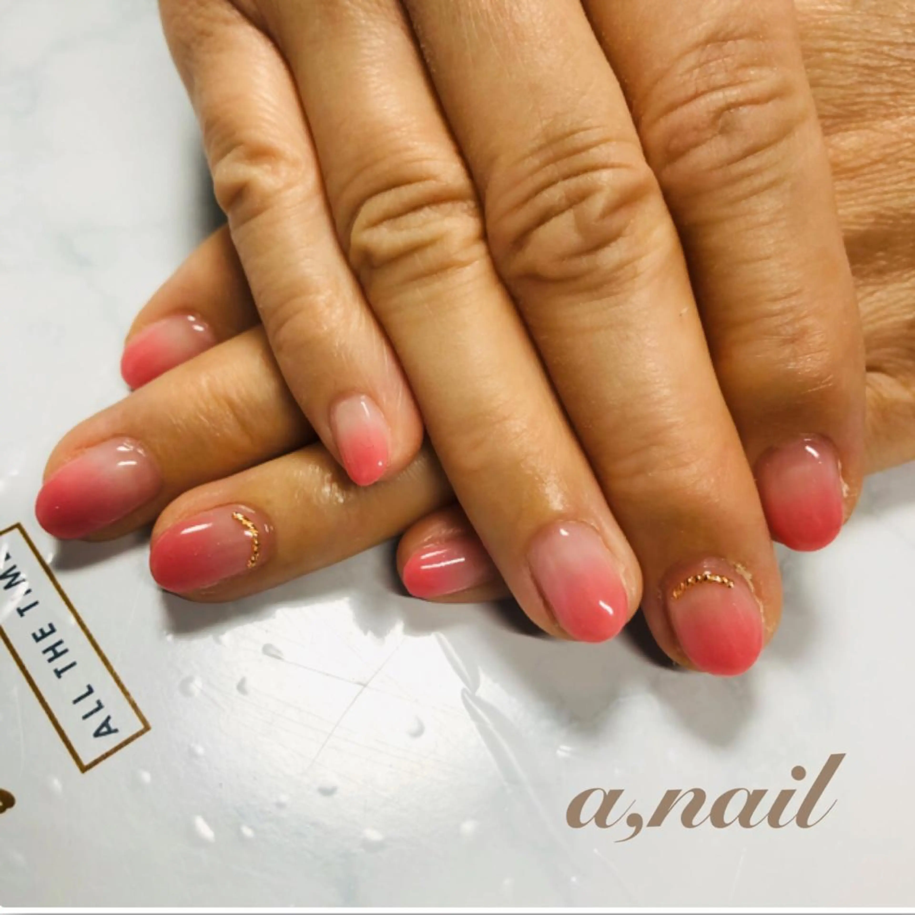 ネイル フットネイル ジェルネイル グラデーション ワンカラーネイル シンプルネイル ハンドネイル ネイルサロン エーネイルのネイルデザイン