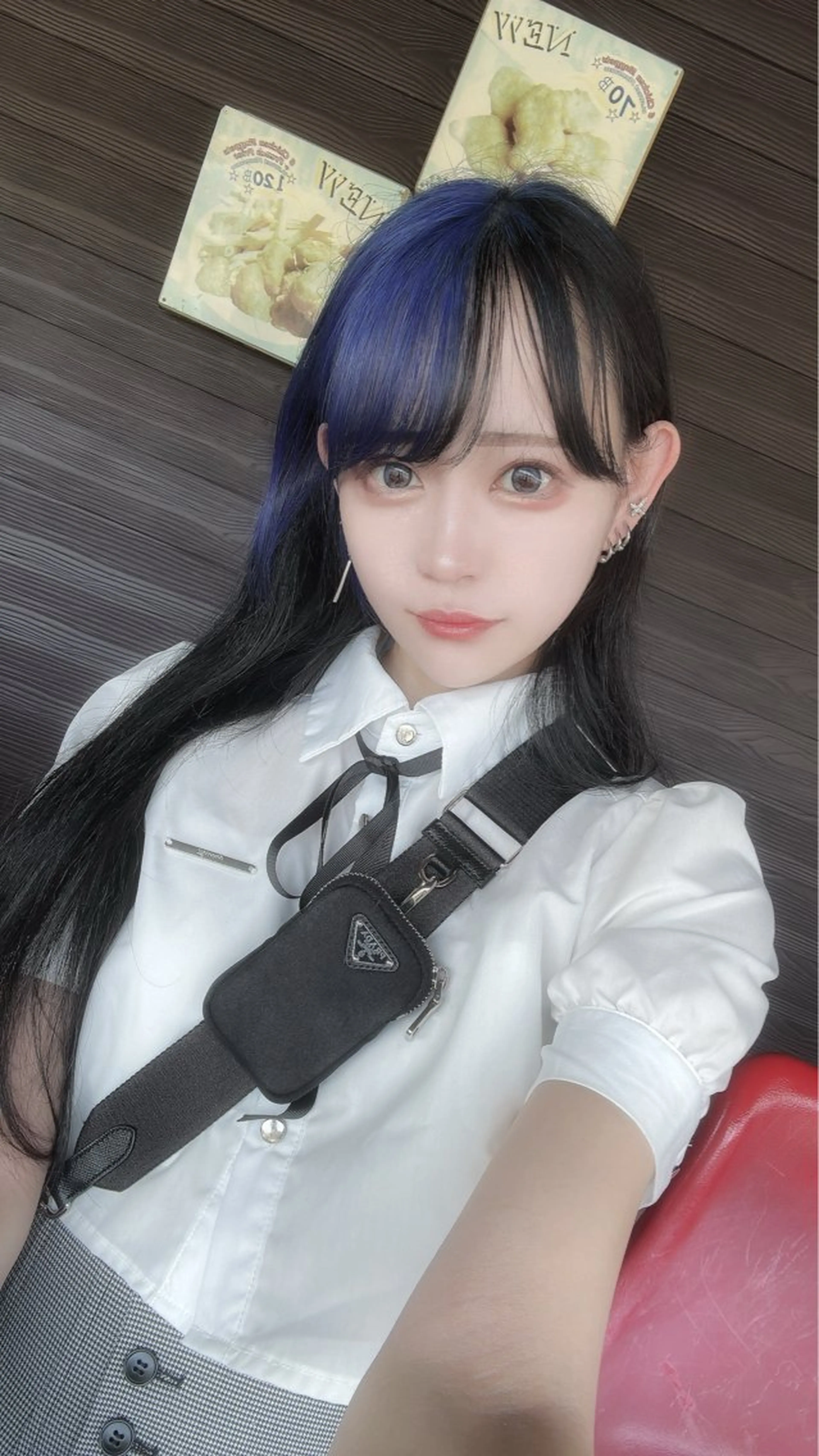 セミロング カラー エクステ ホワイト&レイヤーカ ットエクステ長畠俊輔のヘアスタイル