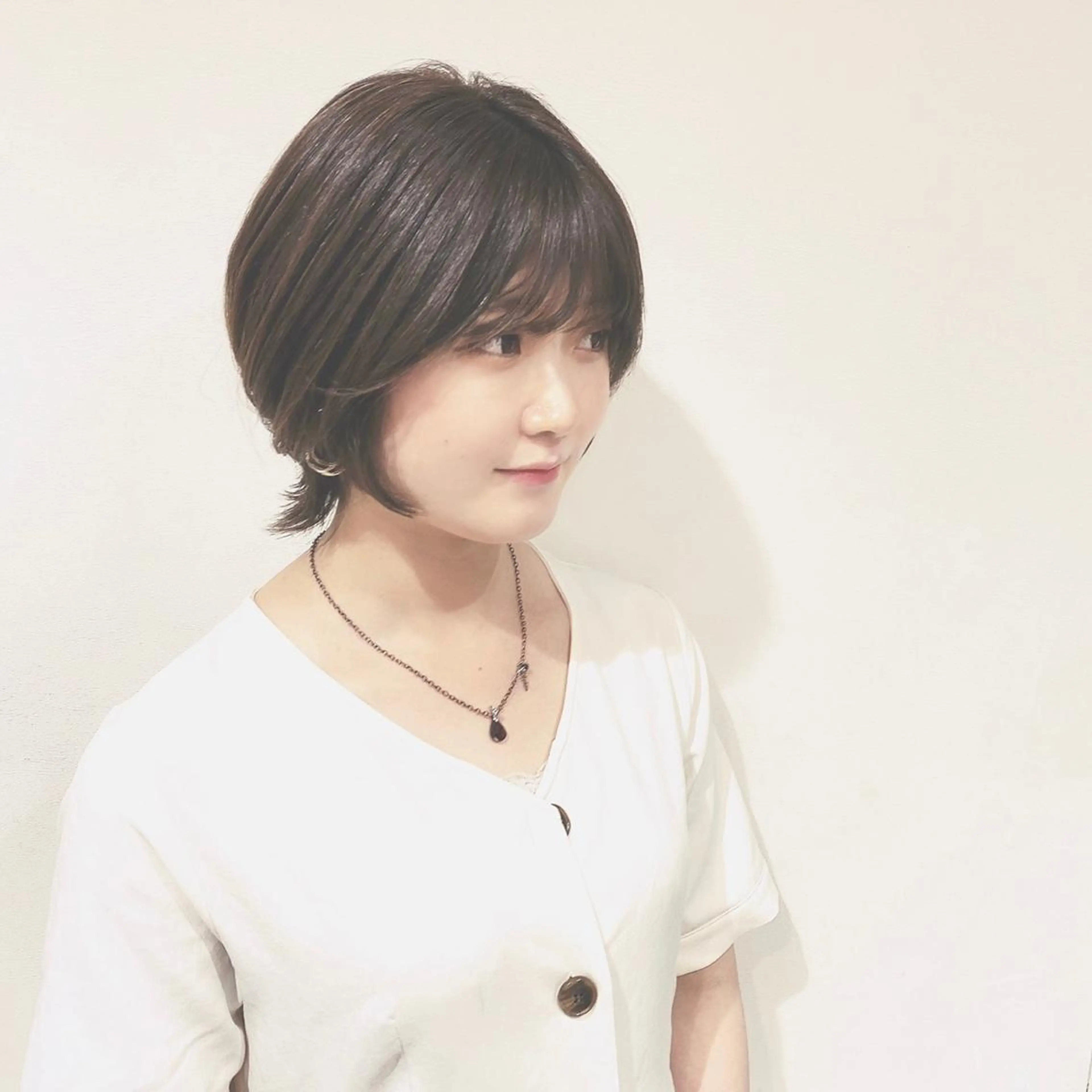 ショート アッシュ ボブ 髪質改善 レイヤーカット ショートヘア カット ヘアカラー ショート〜ミディアム 喜多司のヘアスタイル