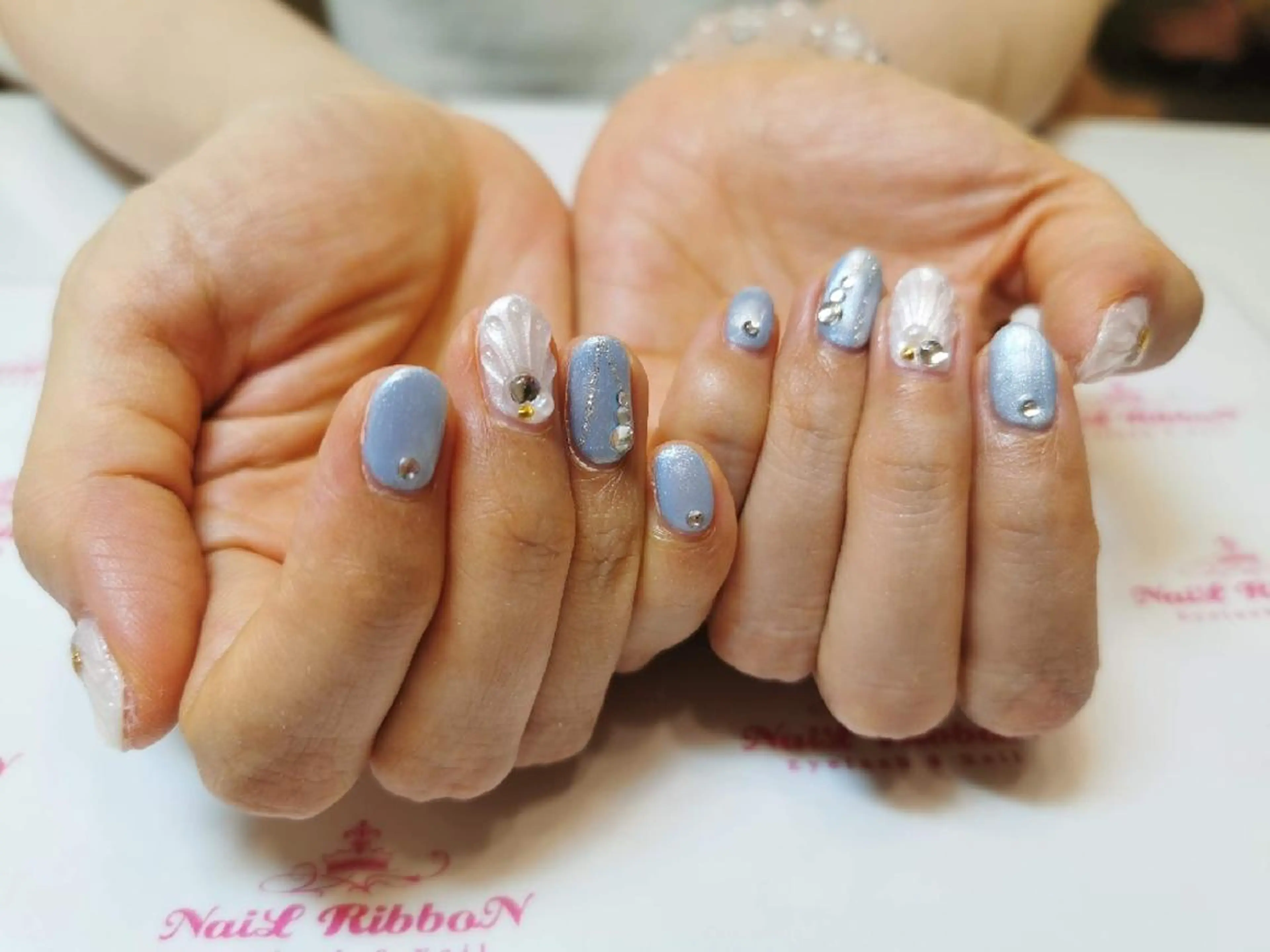 ネイル ネイルリボン 受付スタッフのネイルデザイン