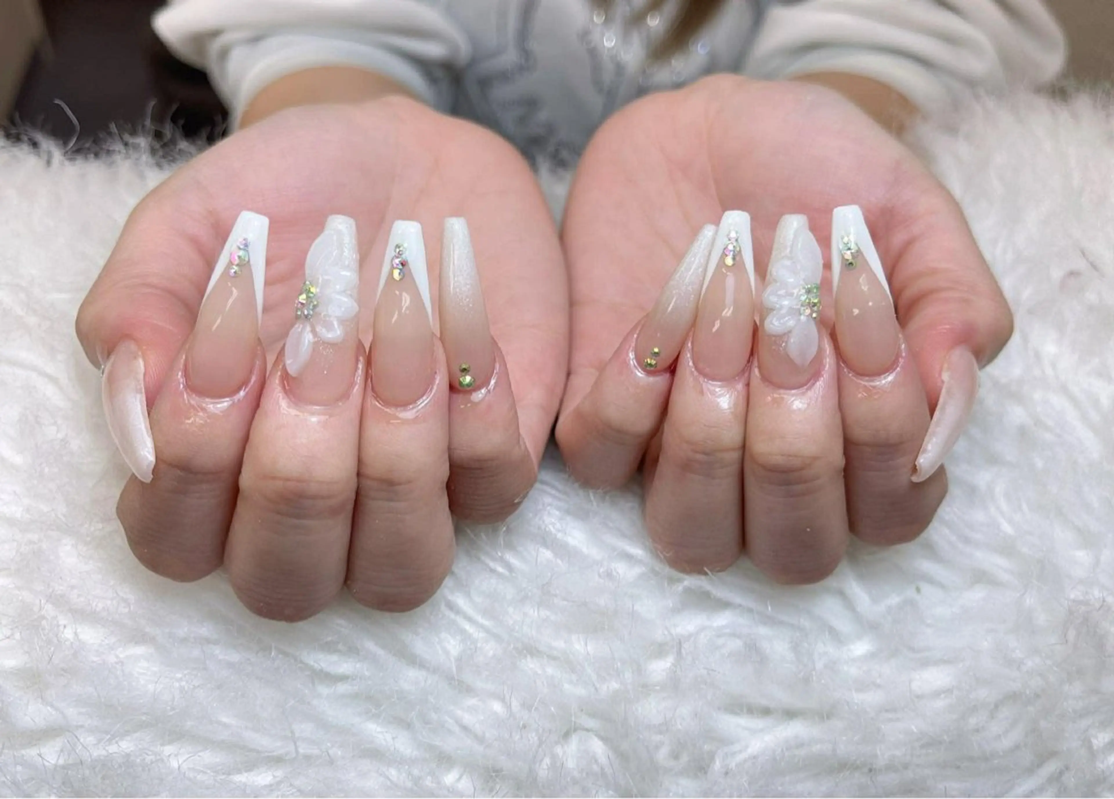 ネイル フレンチネイル ジェルネイル ガーリー 韓国ネイル ロングネイル ハンドネイル NieNail Nezukoのネイルデザイン