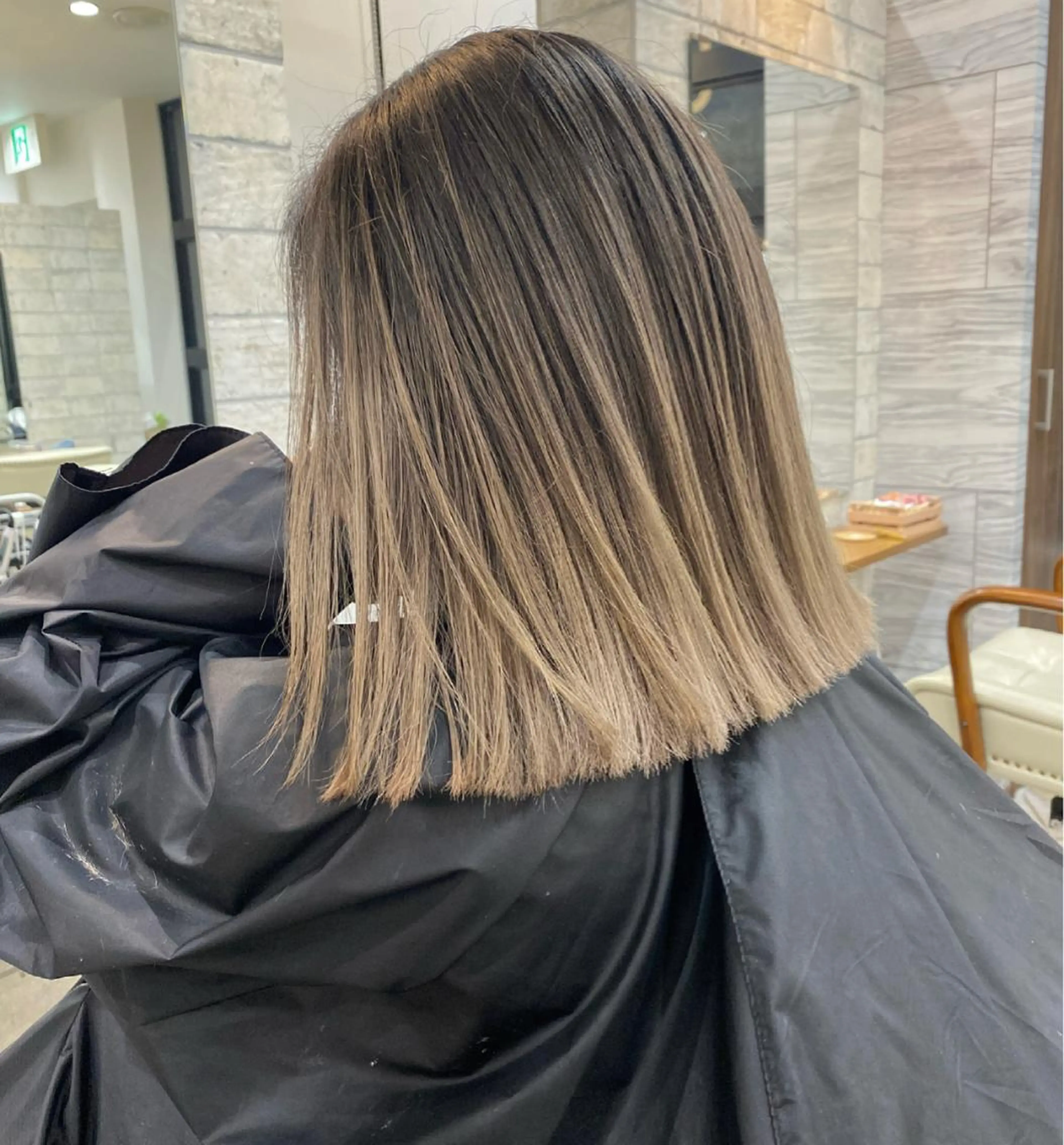 ミディアム カラー パーマ ヘアアレンジ メンズ キッズ ネイル マツエク・マツパ カット ヘアカラー ハイライト、レイヤー カット/西梅田/中西のヘアスタイル