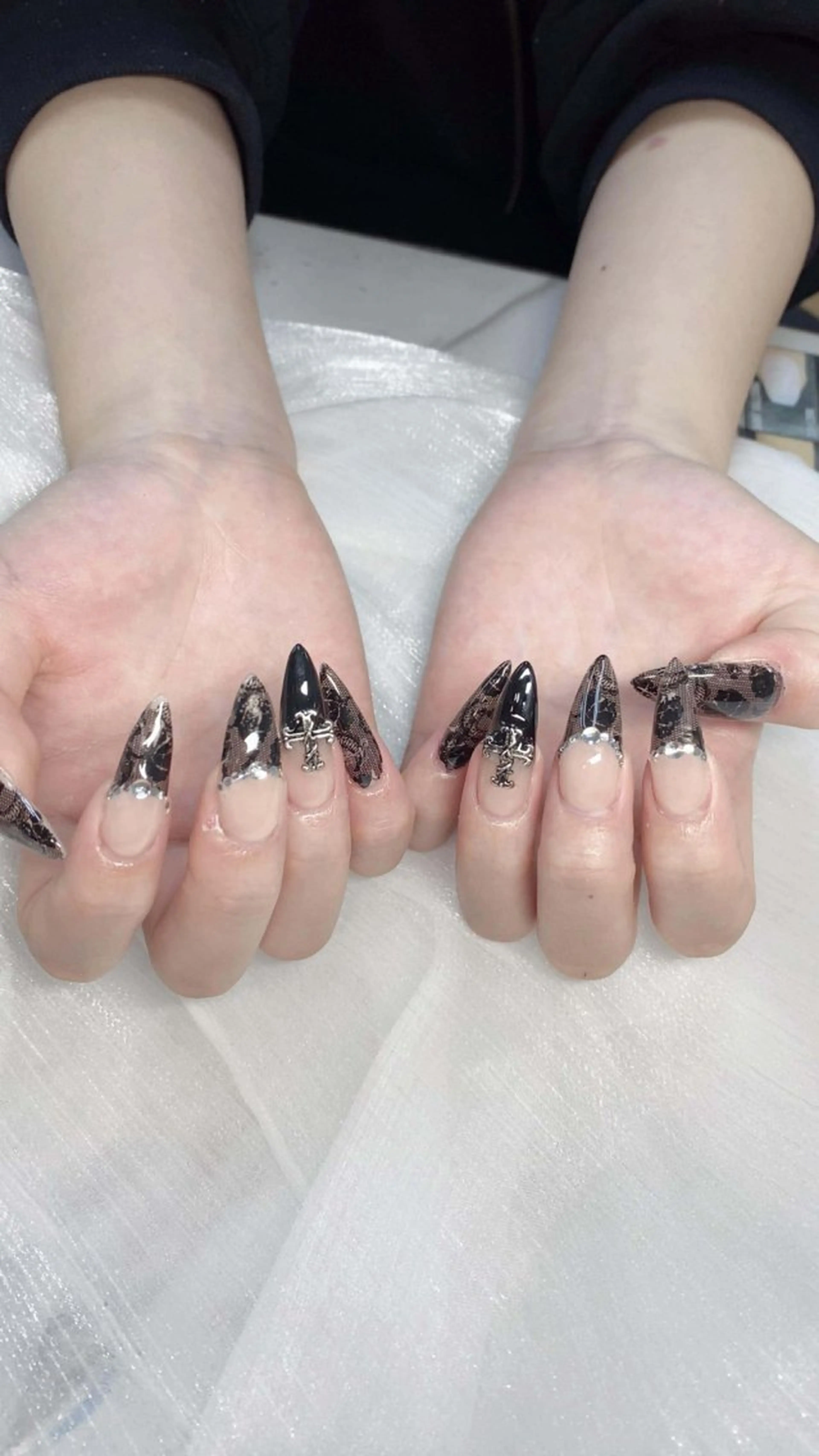 ネイル 成人式 フレンチネイル グラデーション 韓国ネイル マグネットネイル ハンドネイル Squeen Nailのネイルデザイン