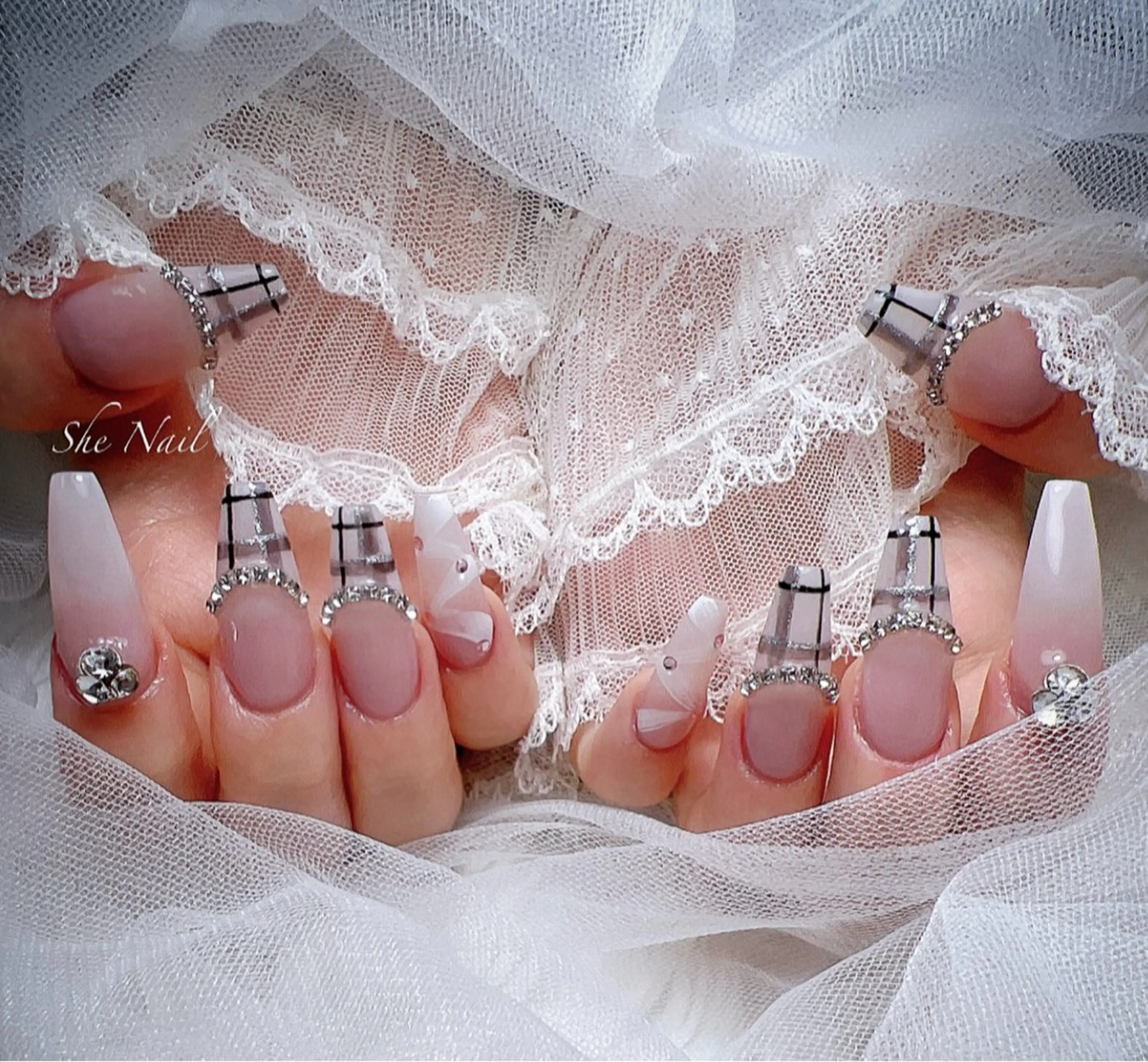 ネイル チークネイル 長さ出し フレンチネイル マグネットネイル 持ち込み ハンドネイル She   Nail所属・ISA_ BELLAのネイルデザイン