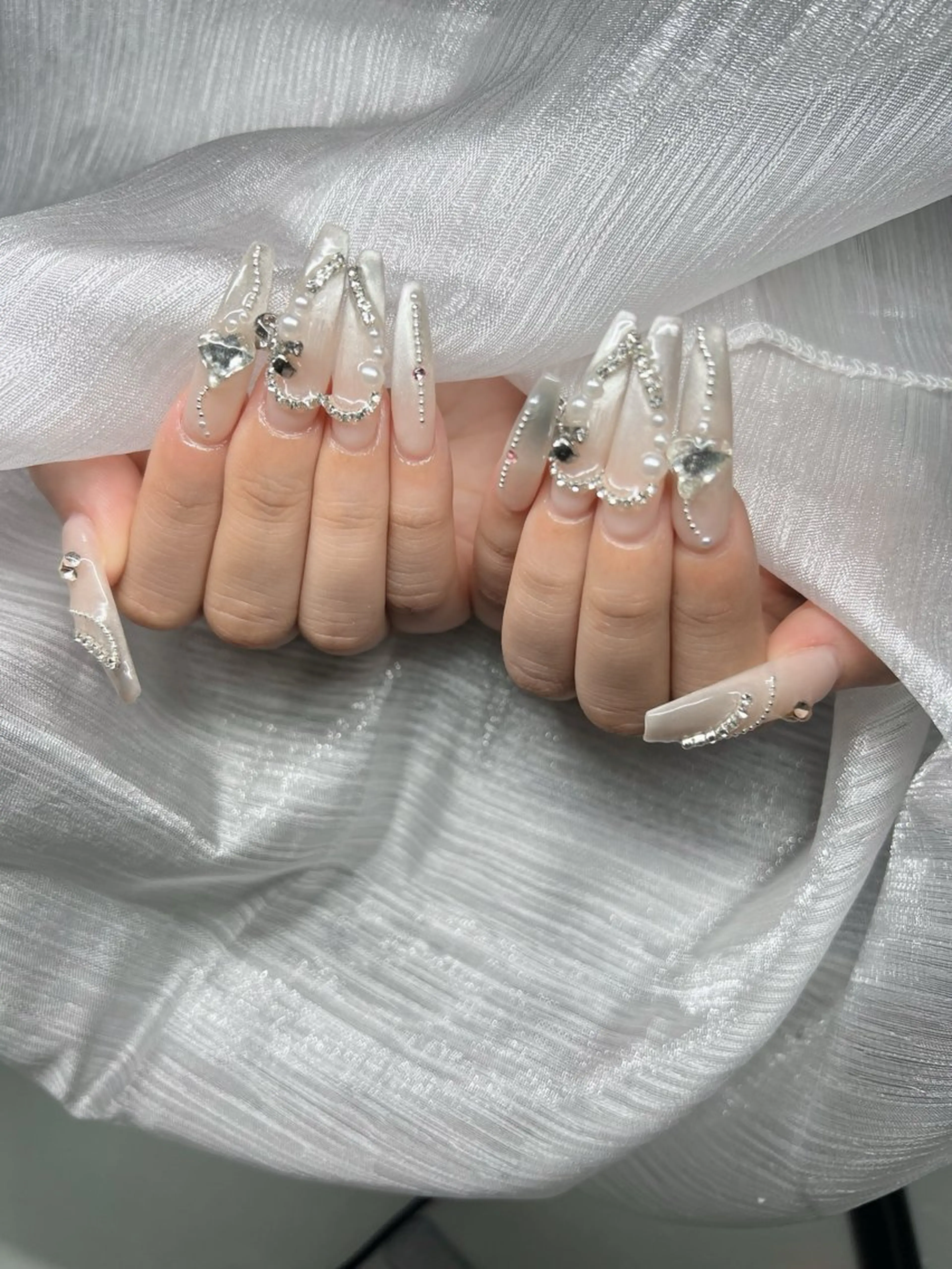 ネイル マグネットネイル ピンク ネイルチップ 冬ネイル クリスマス ハンドネイル Lee Nailsのネイルデザイン