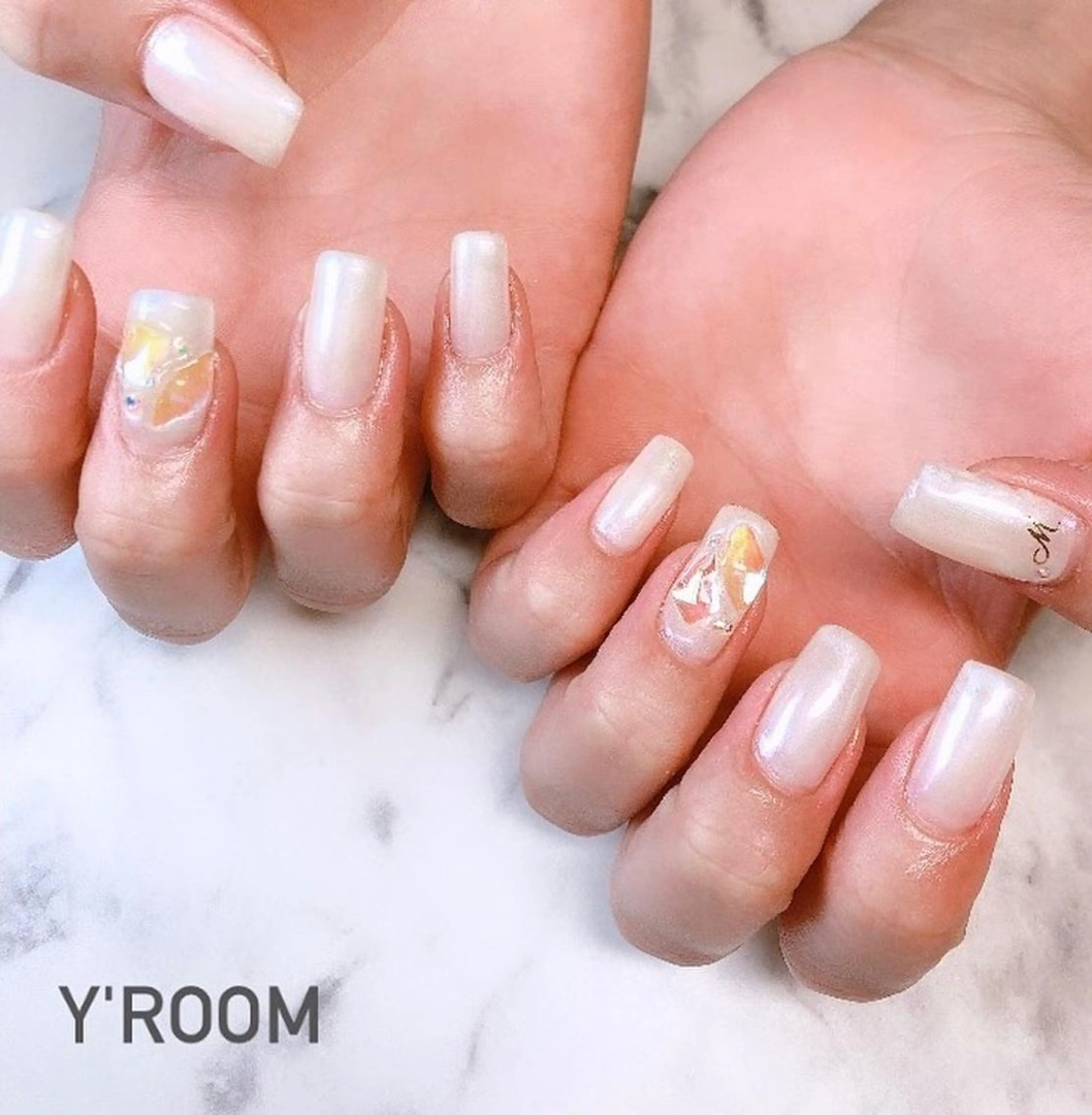 ネイル オーロラネイル フラッシュネイル フットネイル ジェルネイル 氷ネイル・うるうるネイル ハンドネイル YUKA （ネイリスト）のネイルデザイン